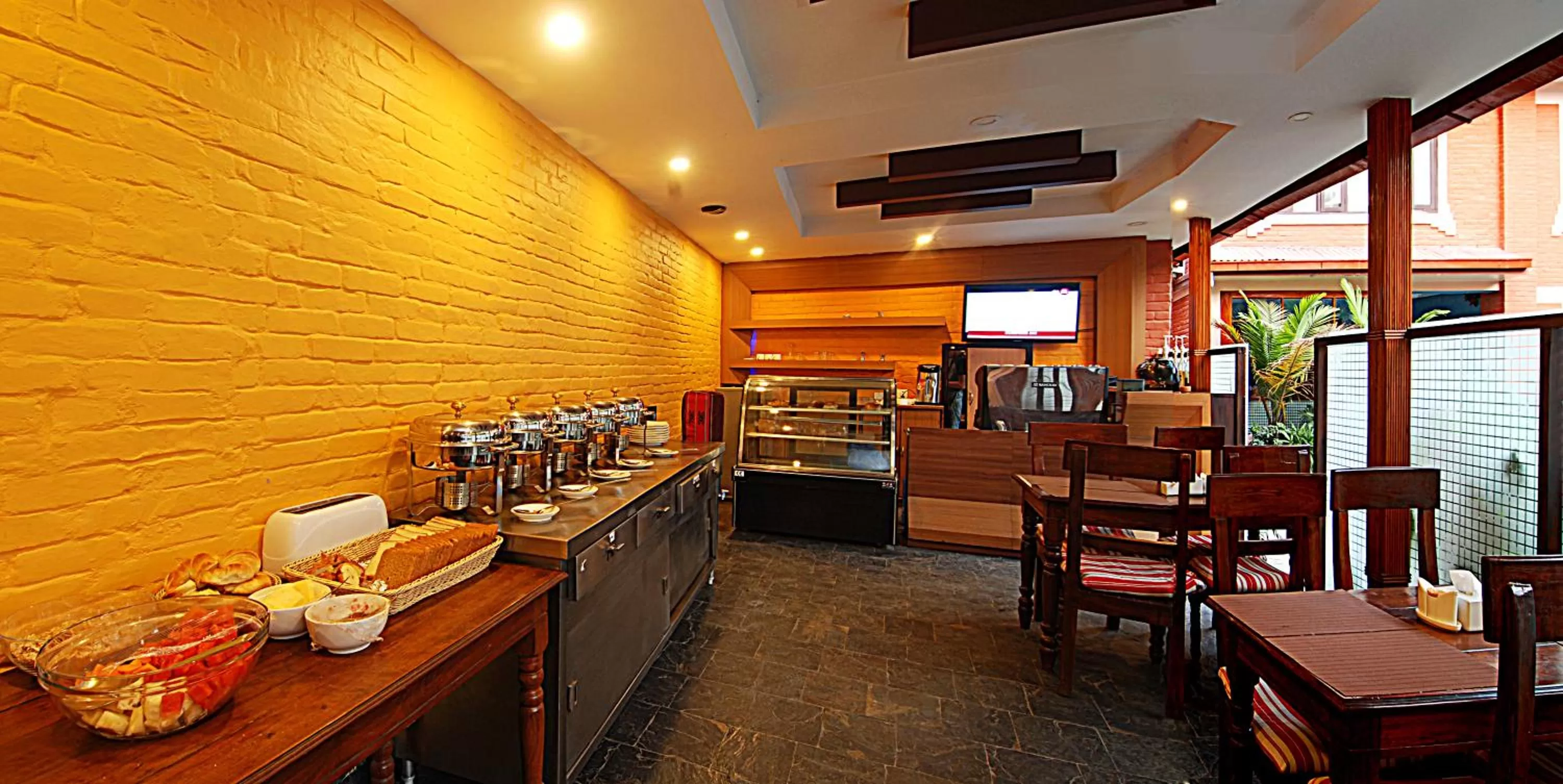 Restaurant/places to eat in Hotel Amaryllis