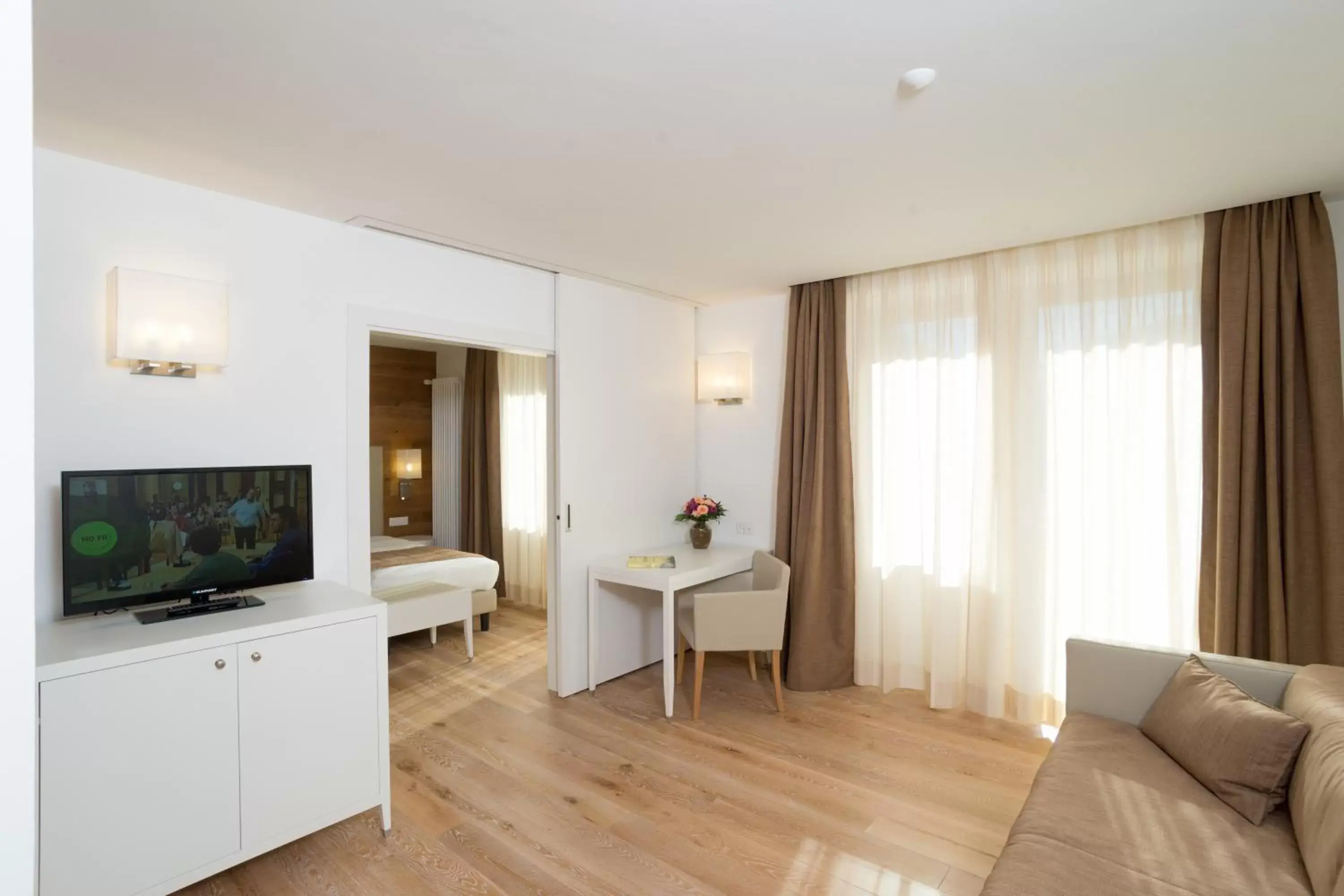 Photo of the whole room, TV/Entertainment Center in Hotel Schweizerhof Pontresina