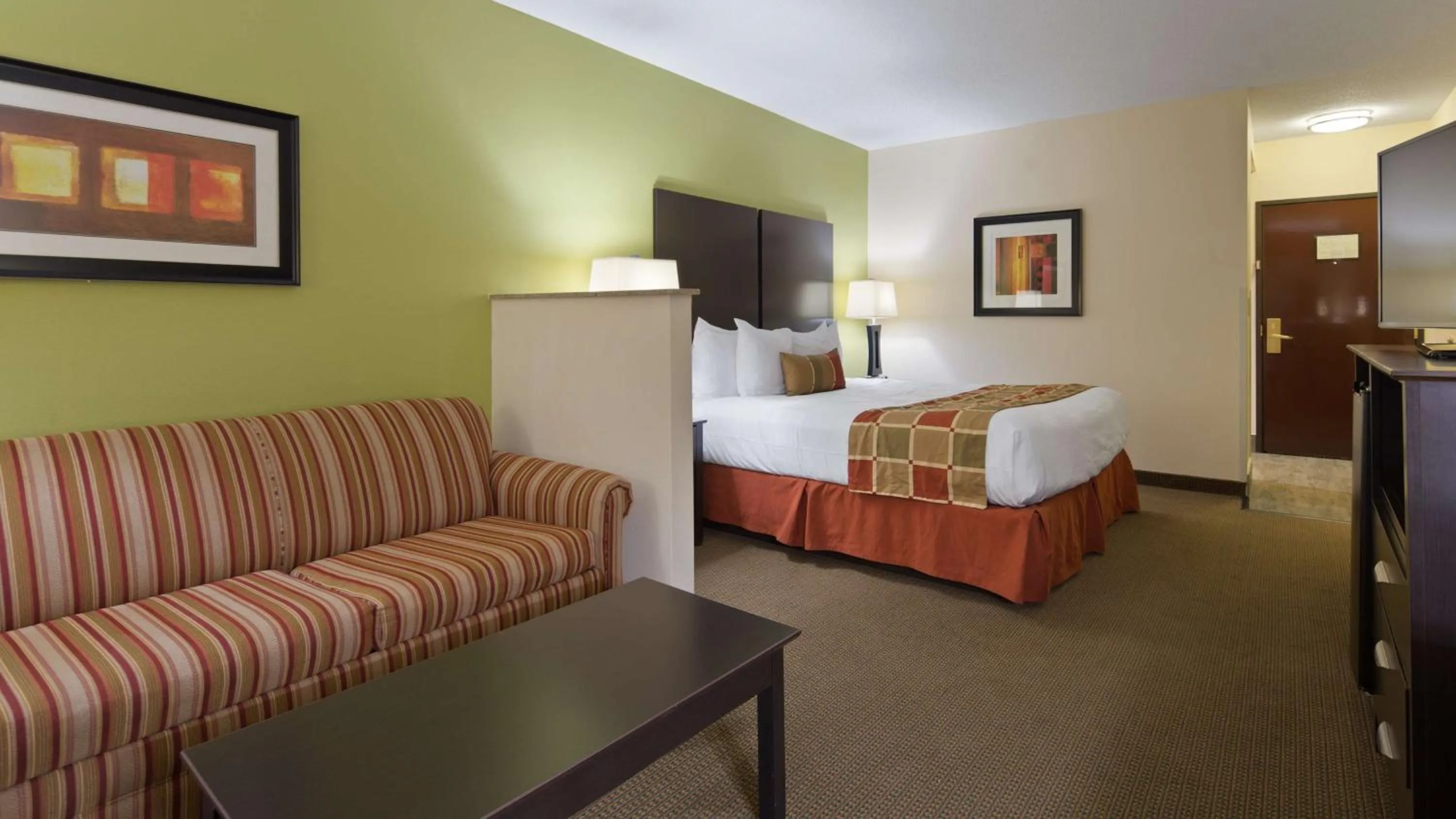 Photo of the whole room, Bed in Best Western Plus Huntersville