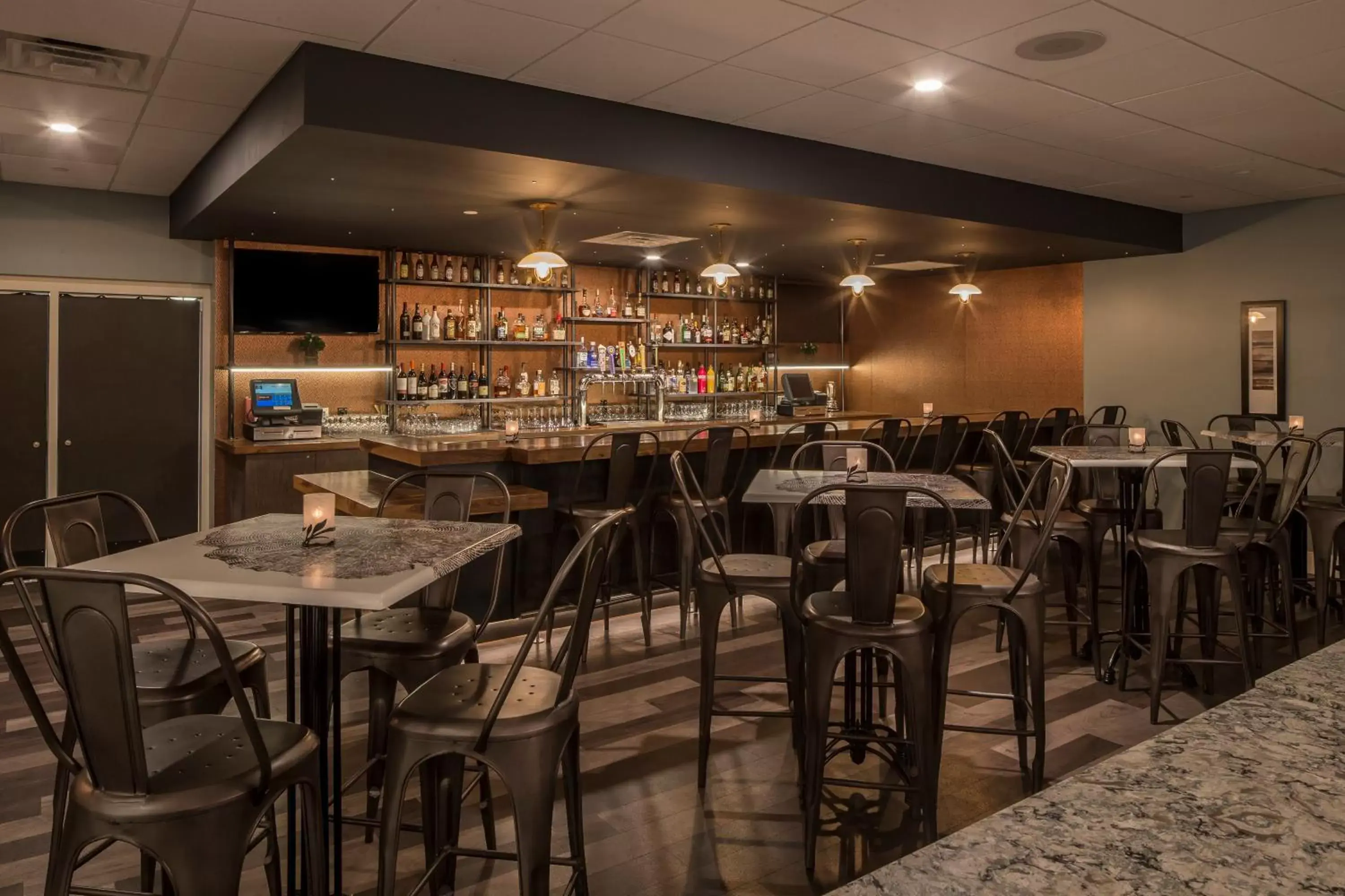 Lounge or bar, Restaurant/Places to Eat in Crowne Plaza Hotel and Suites Pittsburgh South, an IHG Hotel