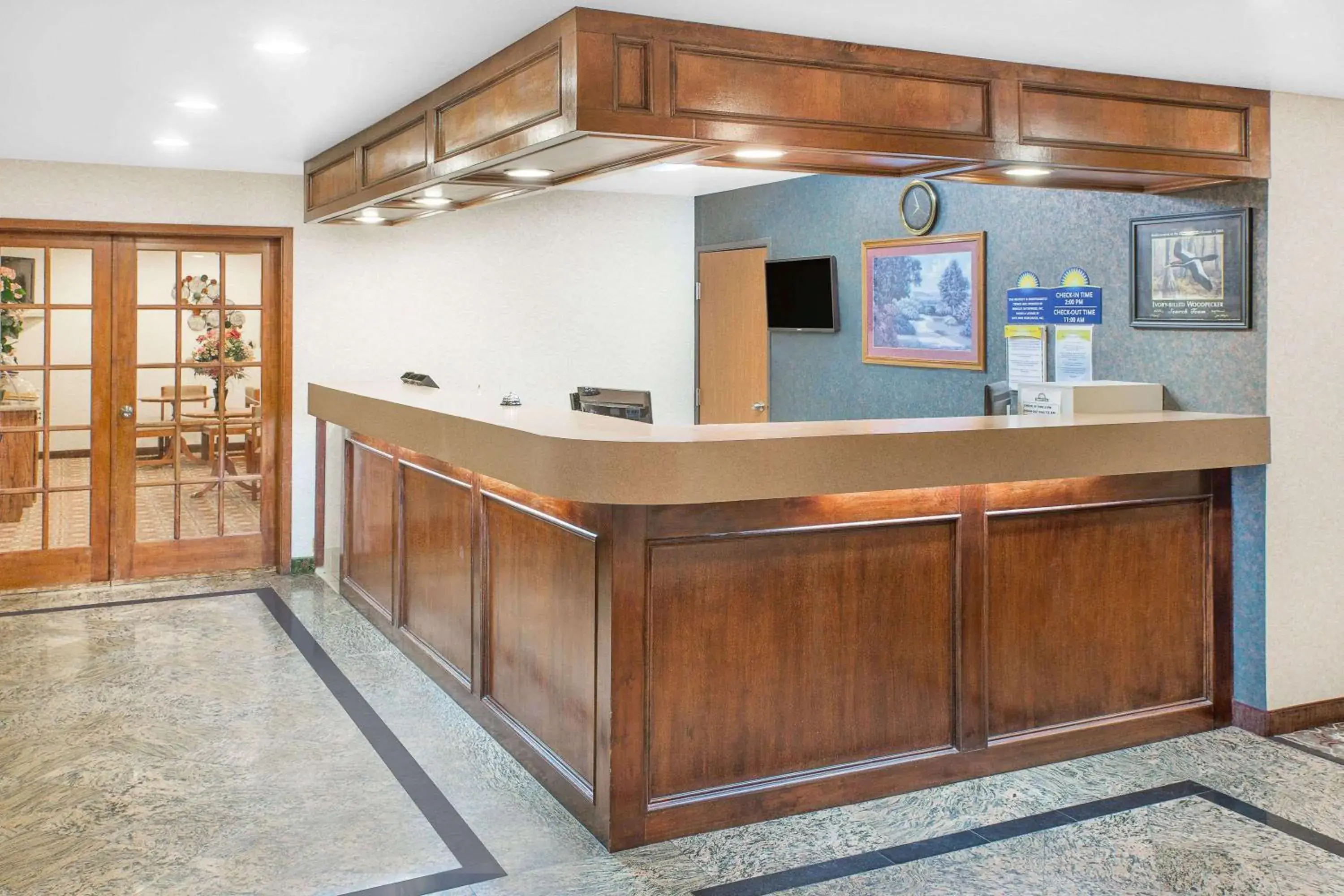Lobby or reception in Days Inn & Suites by Wyndham Brinkley Lobby or reception in Days Inn & Suites by Wyndham Brinkley