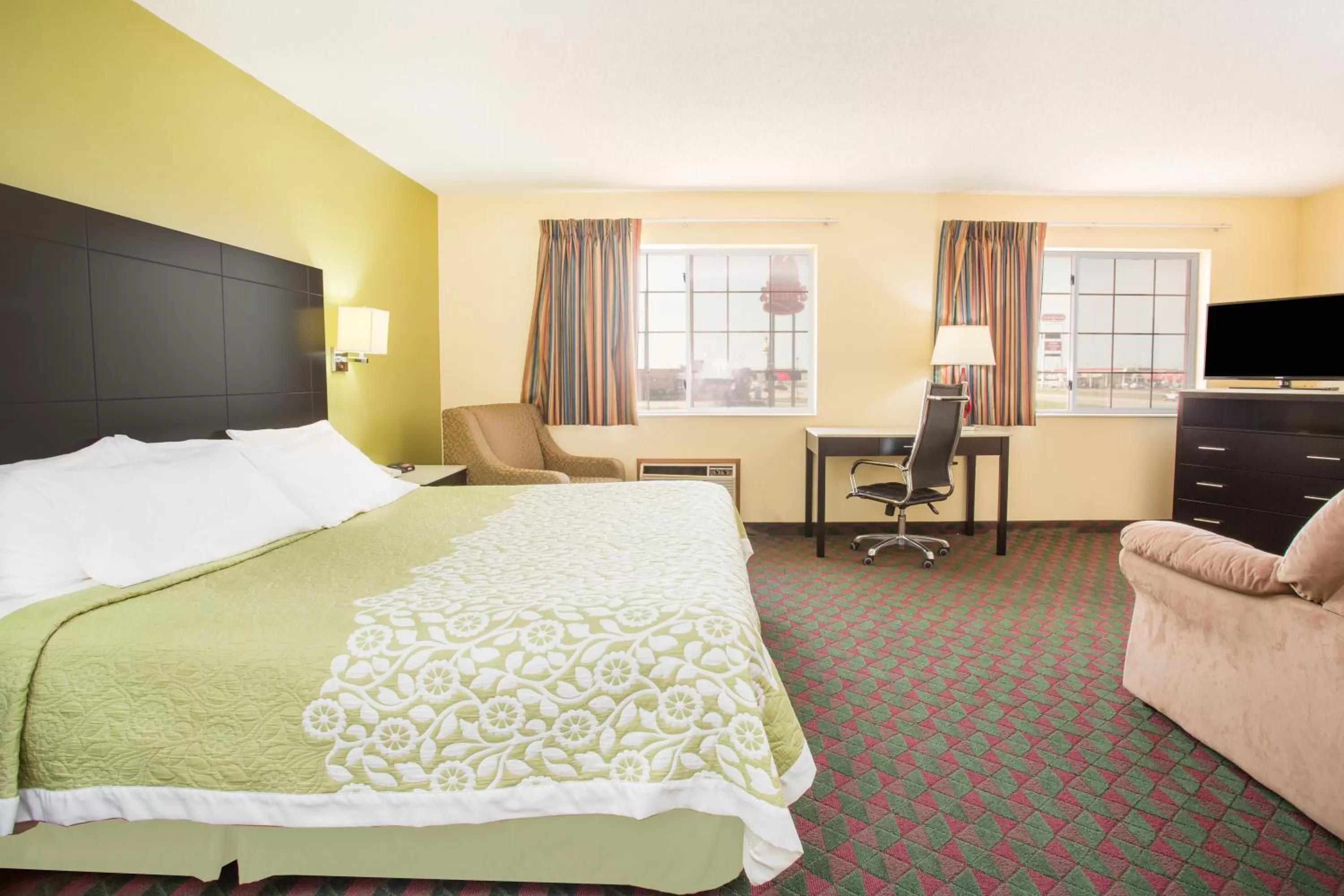 Photo of the whole room, Bed in Days Inn by Wyndham Lexington NE