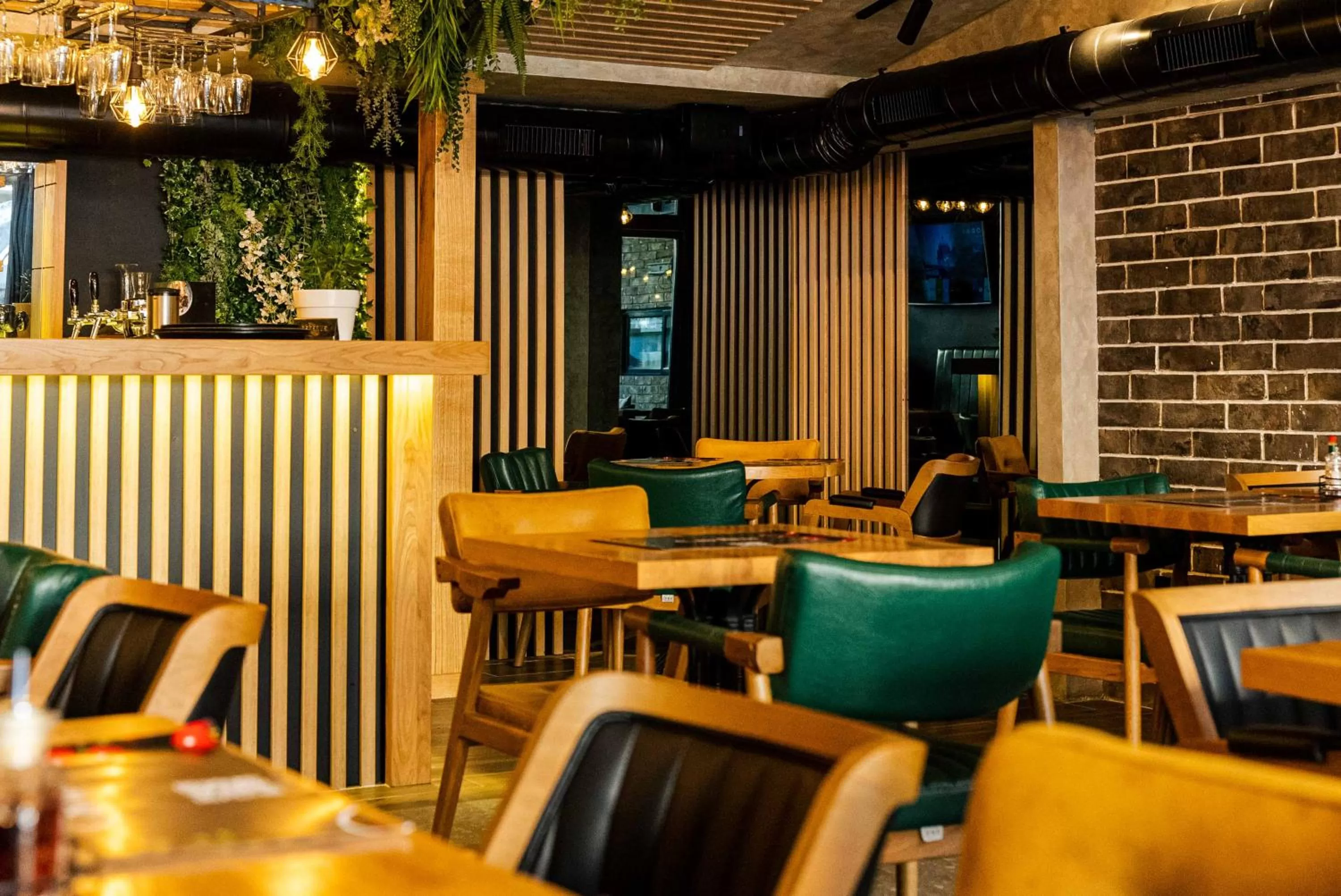 Restaurant/places to eat in Hotel Dum by Muskat