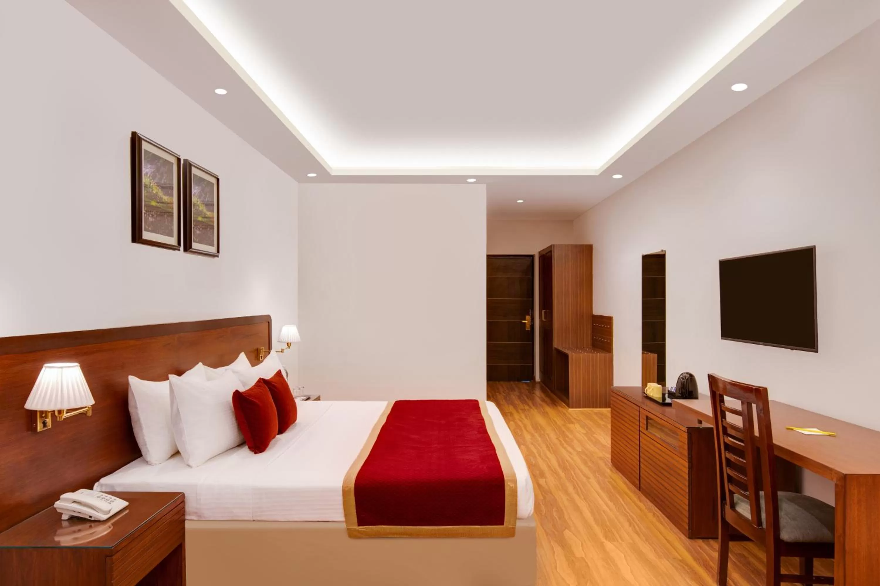 Bed in Lemon Tree Hotel Manali