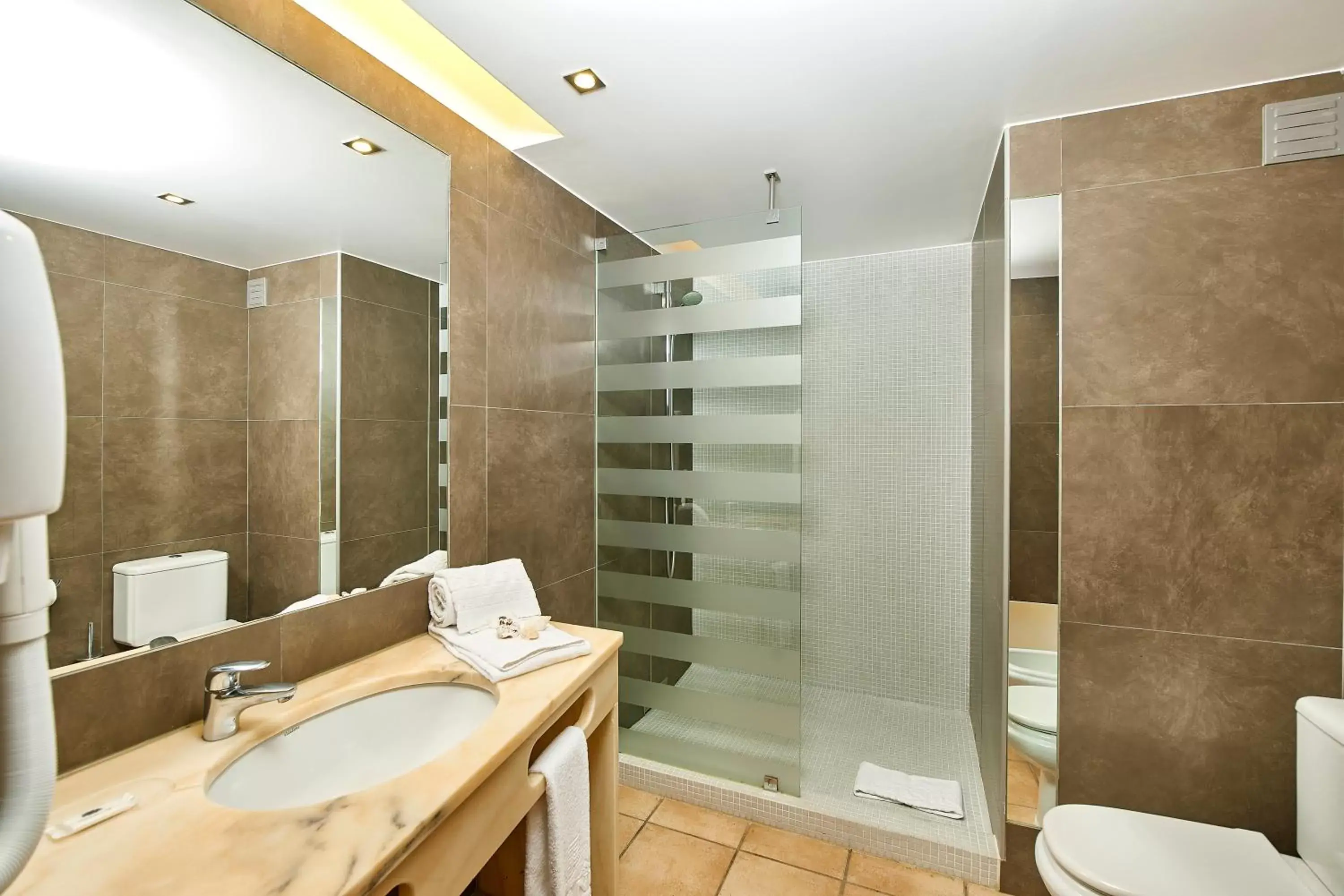 Shower, Bathroom in Oceanus Aparthotel