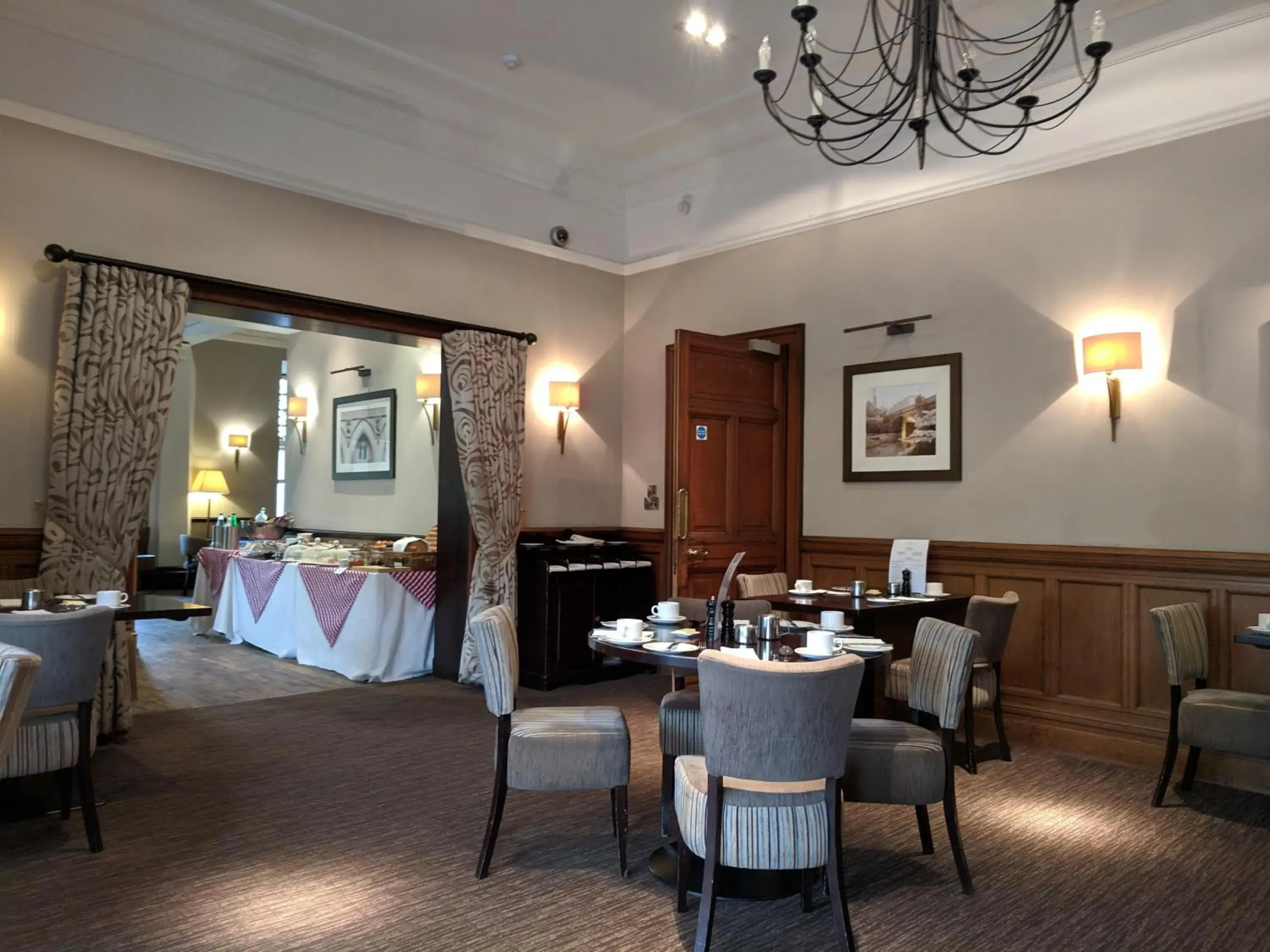 Restaurant/Places to Eat in Sherbrooke Castle Hotel