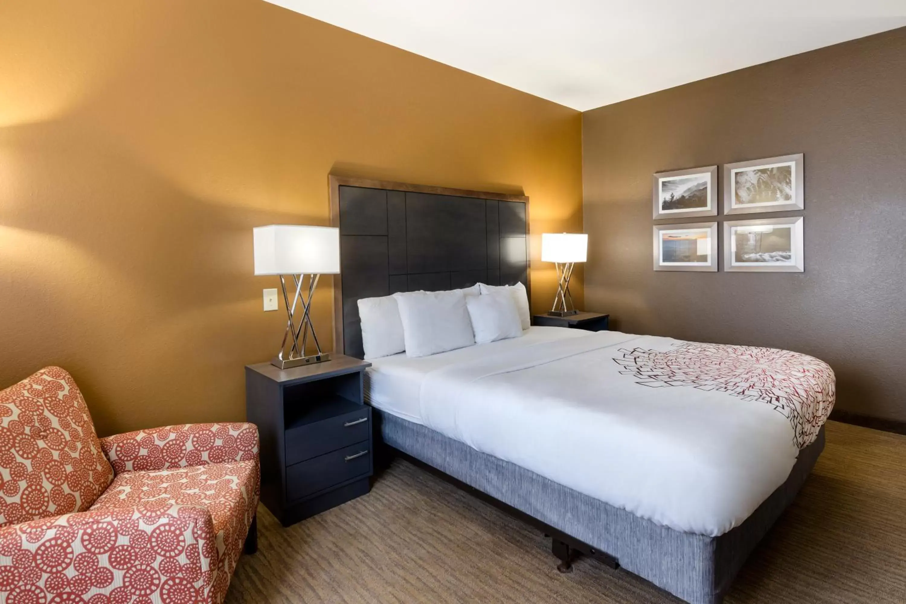 Photo of the whole room, Bed in La Quinta by Wyndham Boone