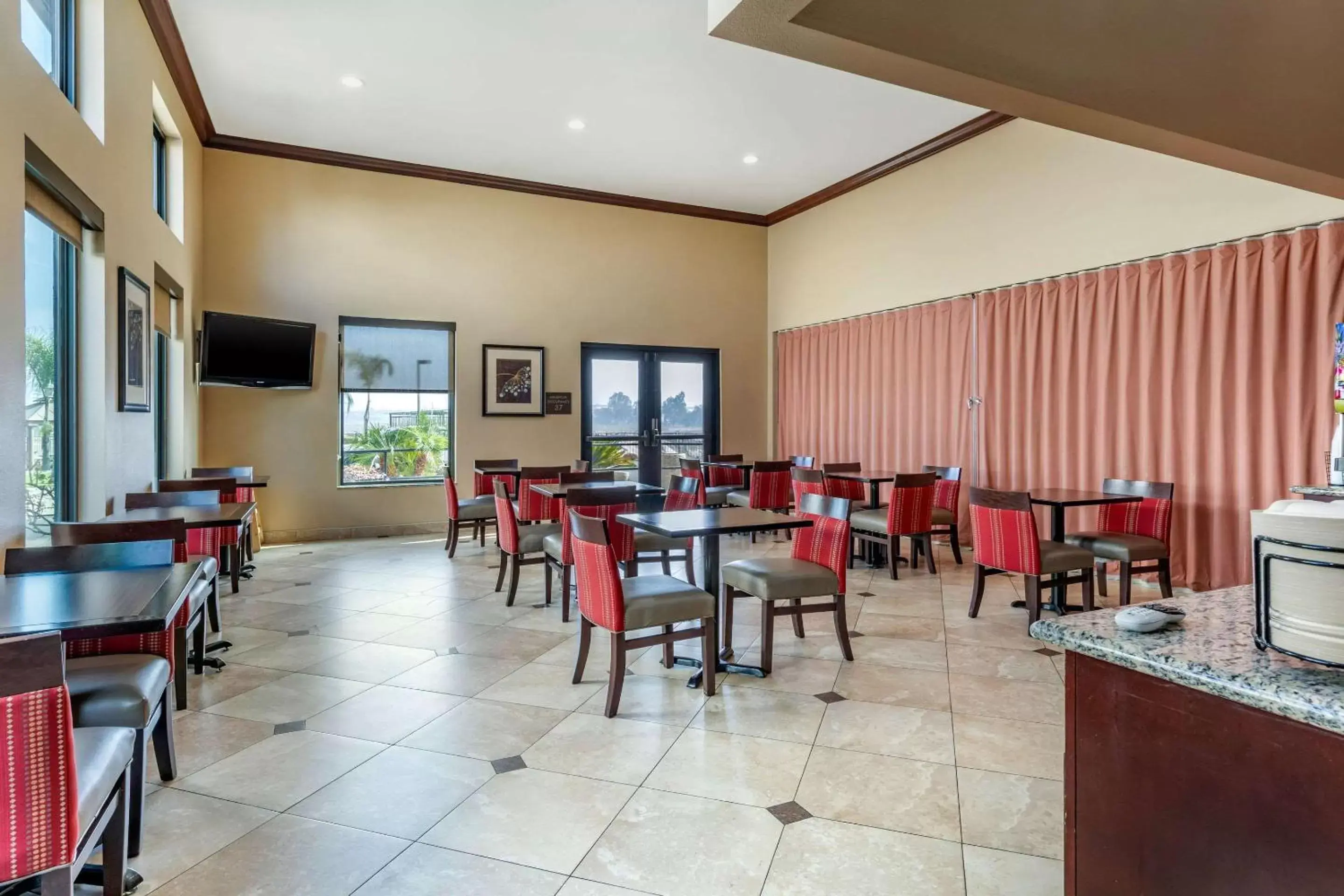 Restaurant/Places to Eat in Comfort Inn and Suites Colton/San Bernardino