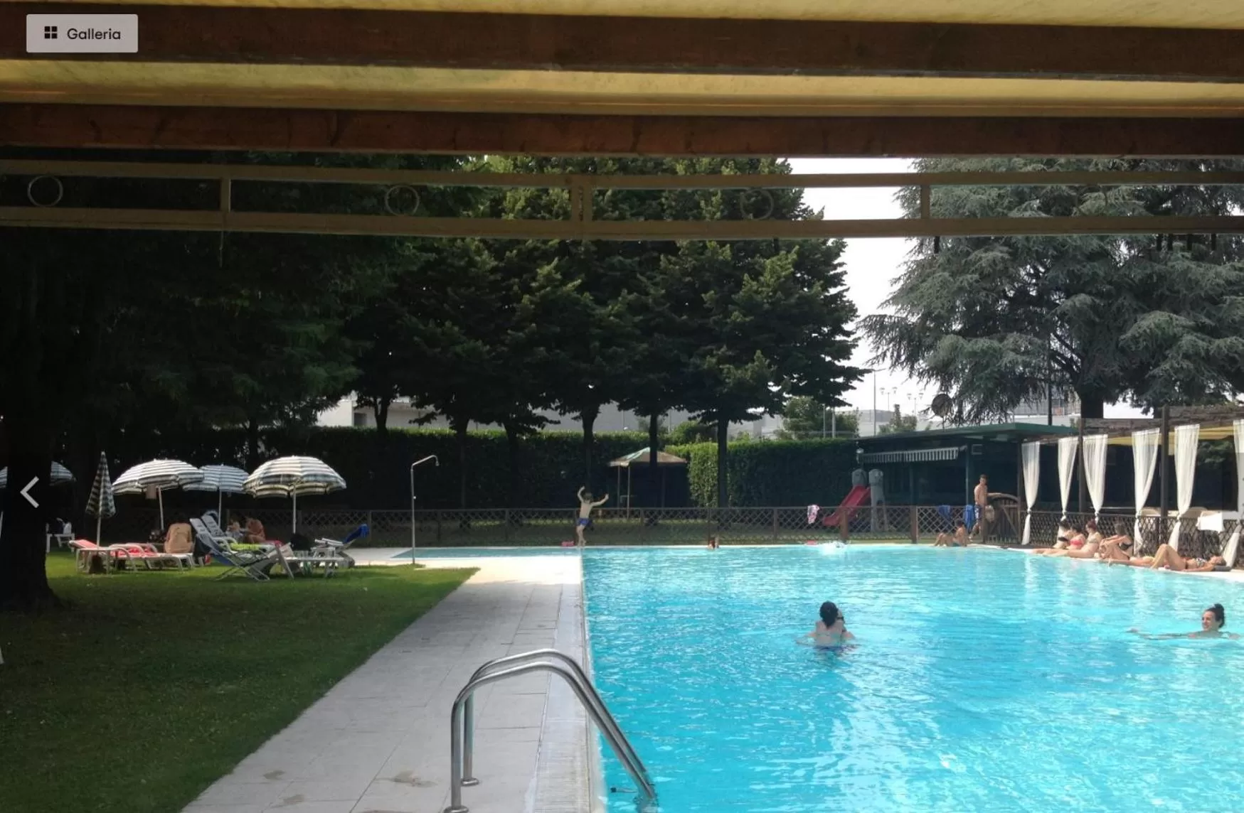 Swimming pool in Hotel Sporting Brugherio