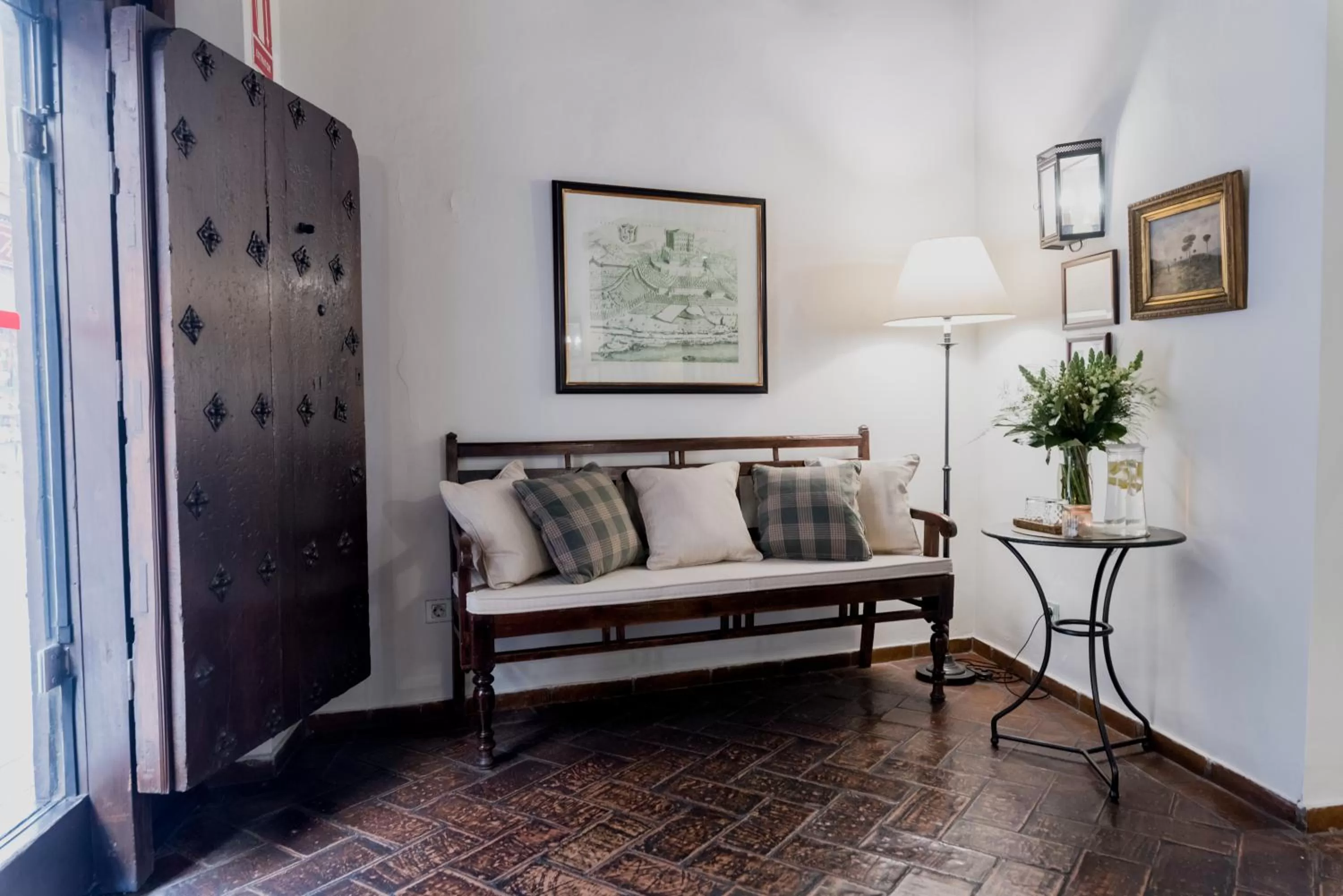 Facade/entrance, Bed in Palacio De Los Navas