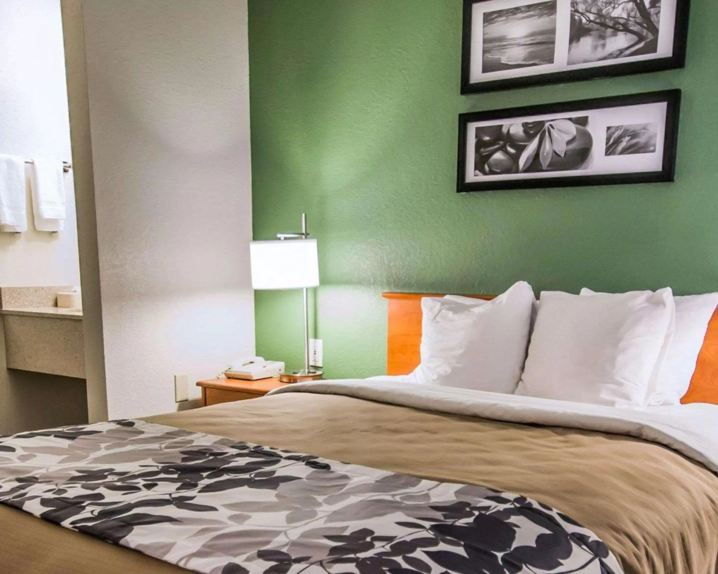 Photo of the whole room, Bed in Sleep Inn