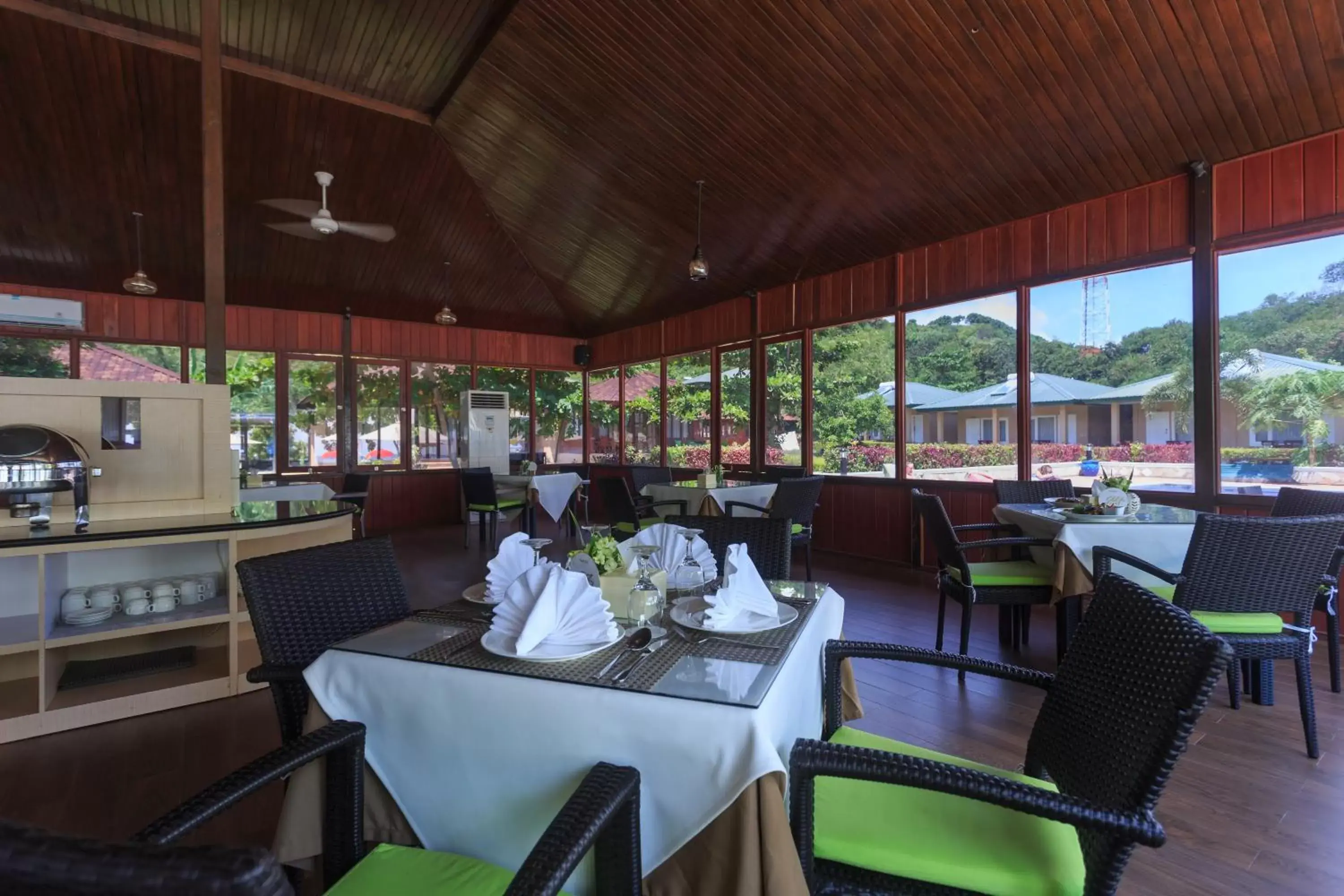 Restaurant/Places to Eat in Sylvia Beach Villa