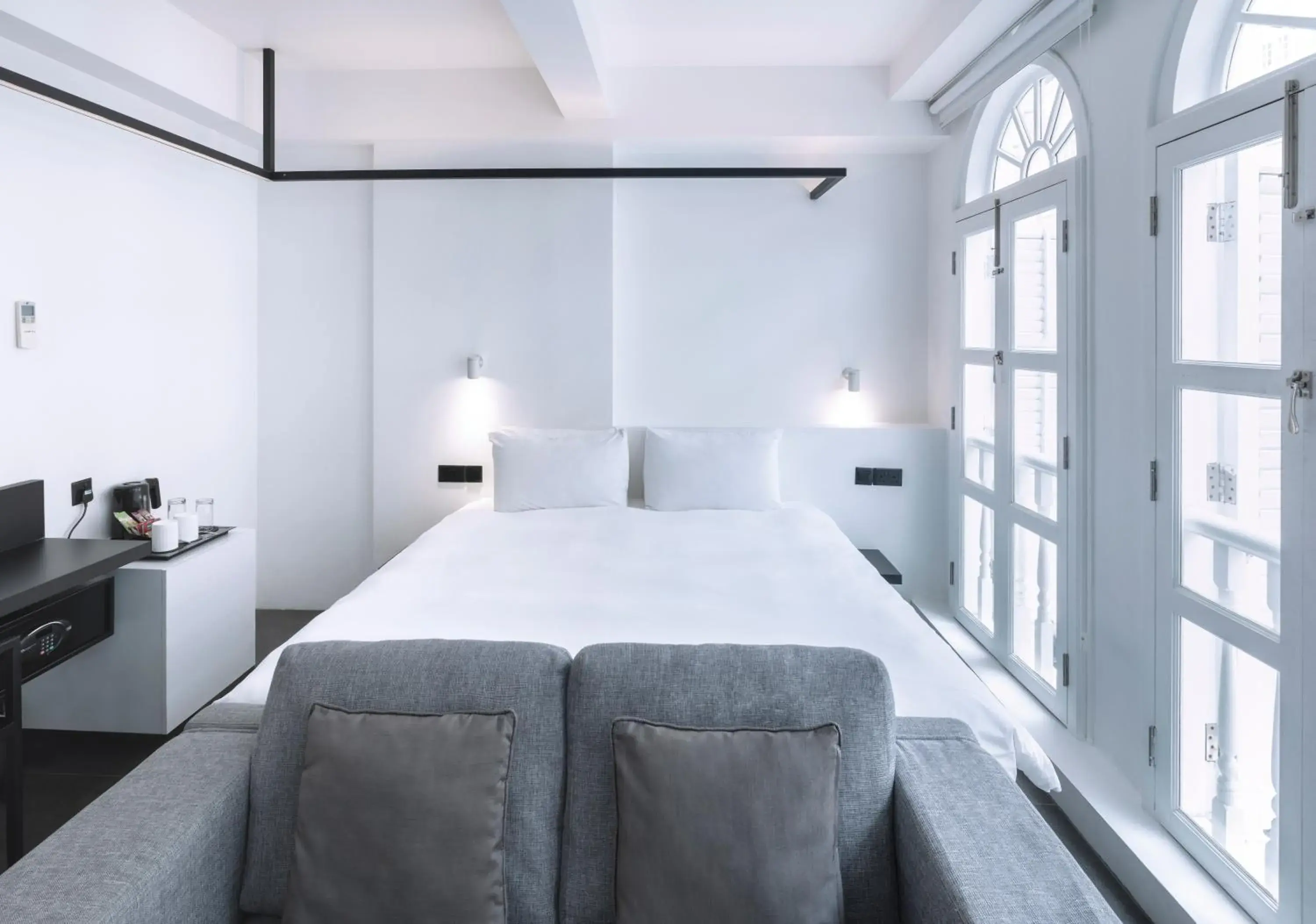 Bedroom, Bed in Hotel Mono