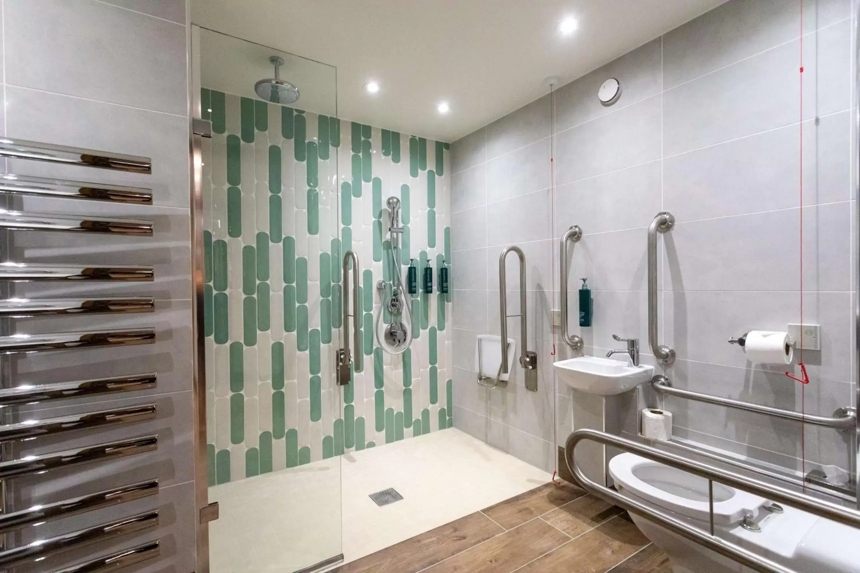 Bathroom in DoubleTree by Hilton Hotel Nottingham - Gateway