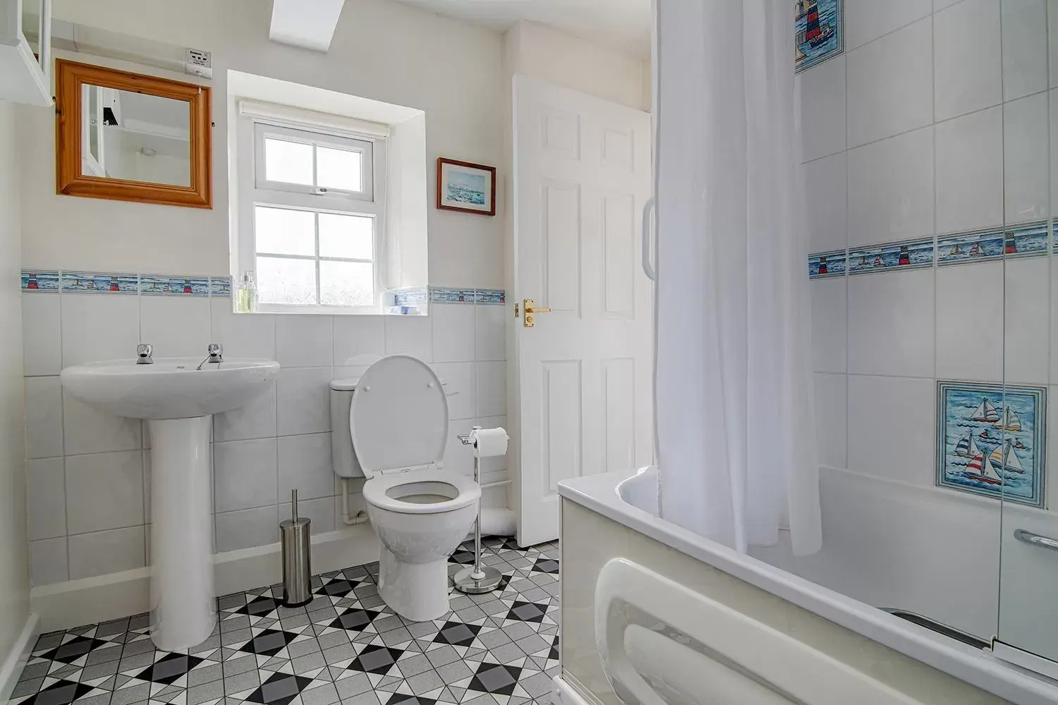 Bathroom in Leworthy Farmhouse Bed and Breakfast