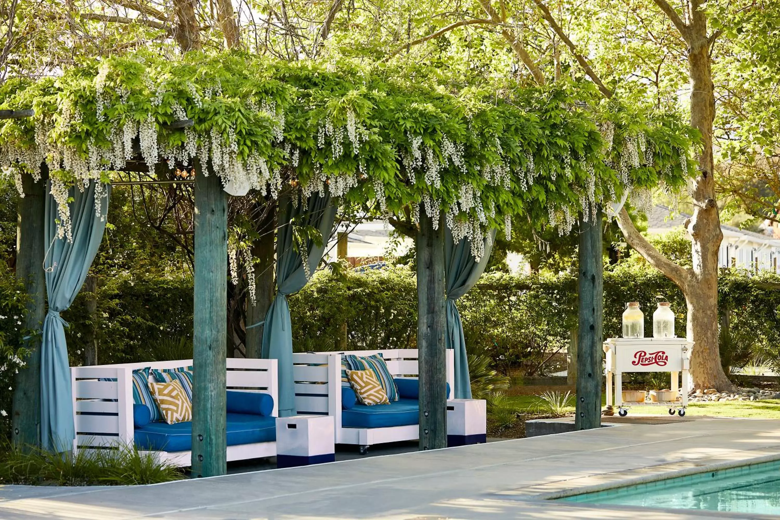 Swimming Pool in Calistoga Motor Lodge & Spa, part of JdV by Hyatt