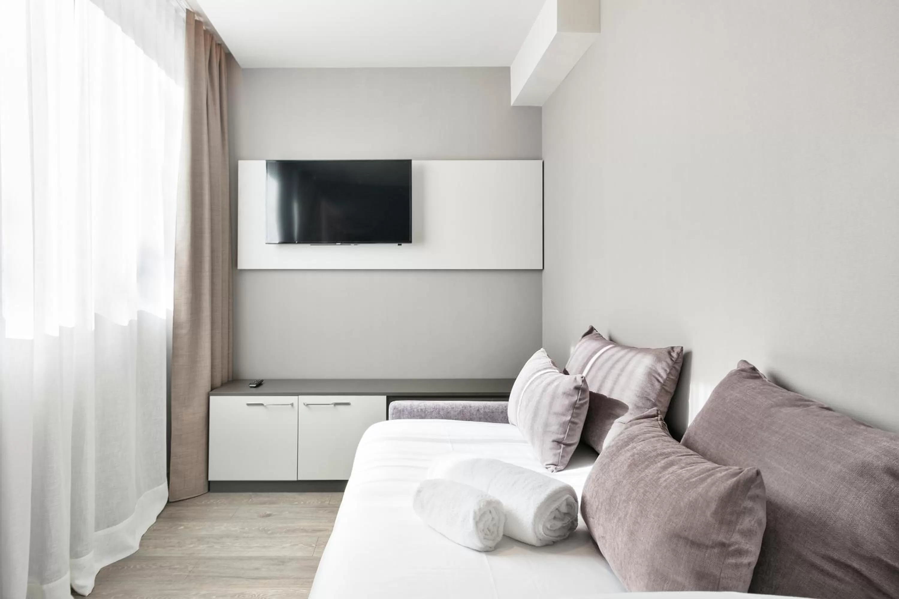 Bedroom, Bed in Upper Diagonal