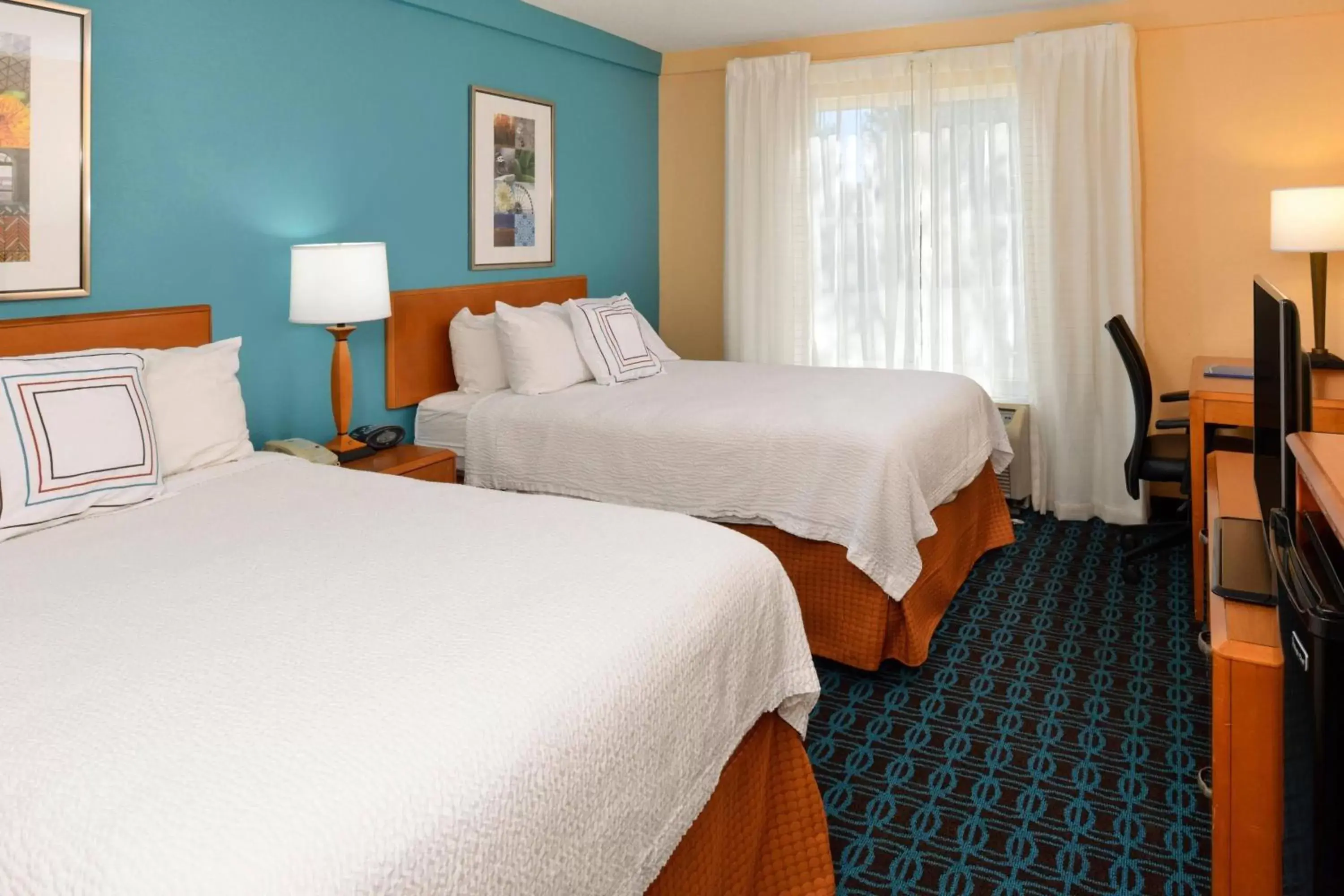 Photo of the whole room, Bed in Fairfield Inn & Suites by Marriott Lexington Georgetown/College Inn