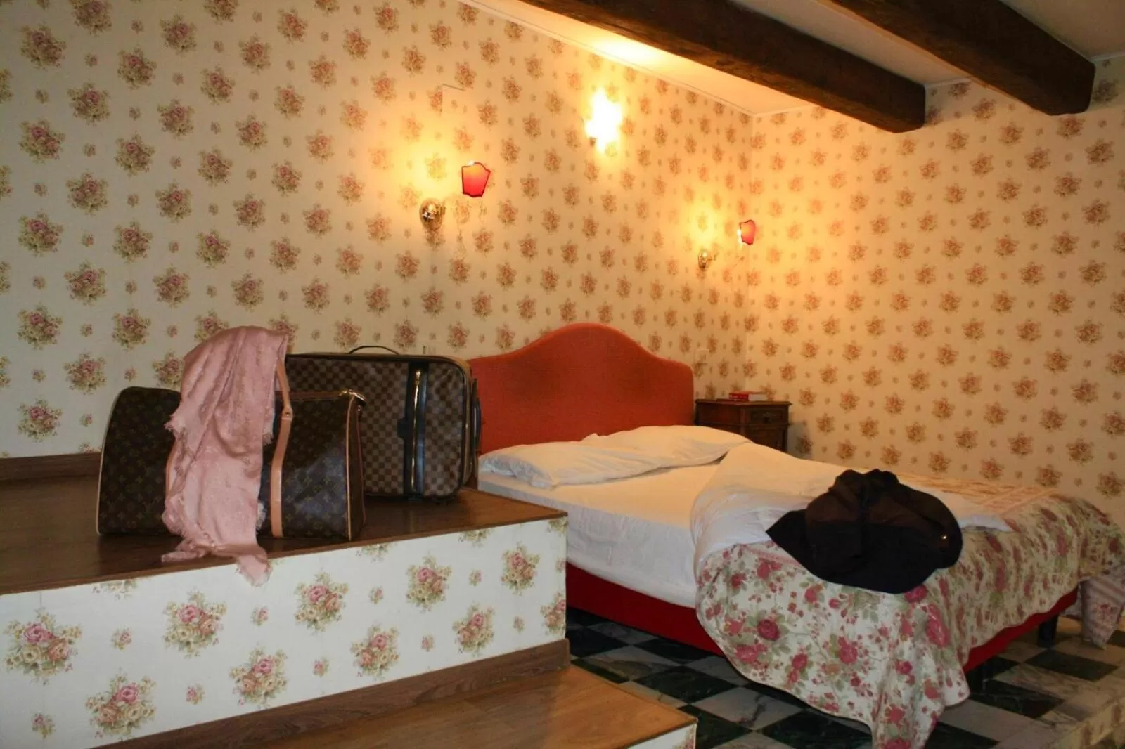 Bed in Albergo Hotel Raffaello