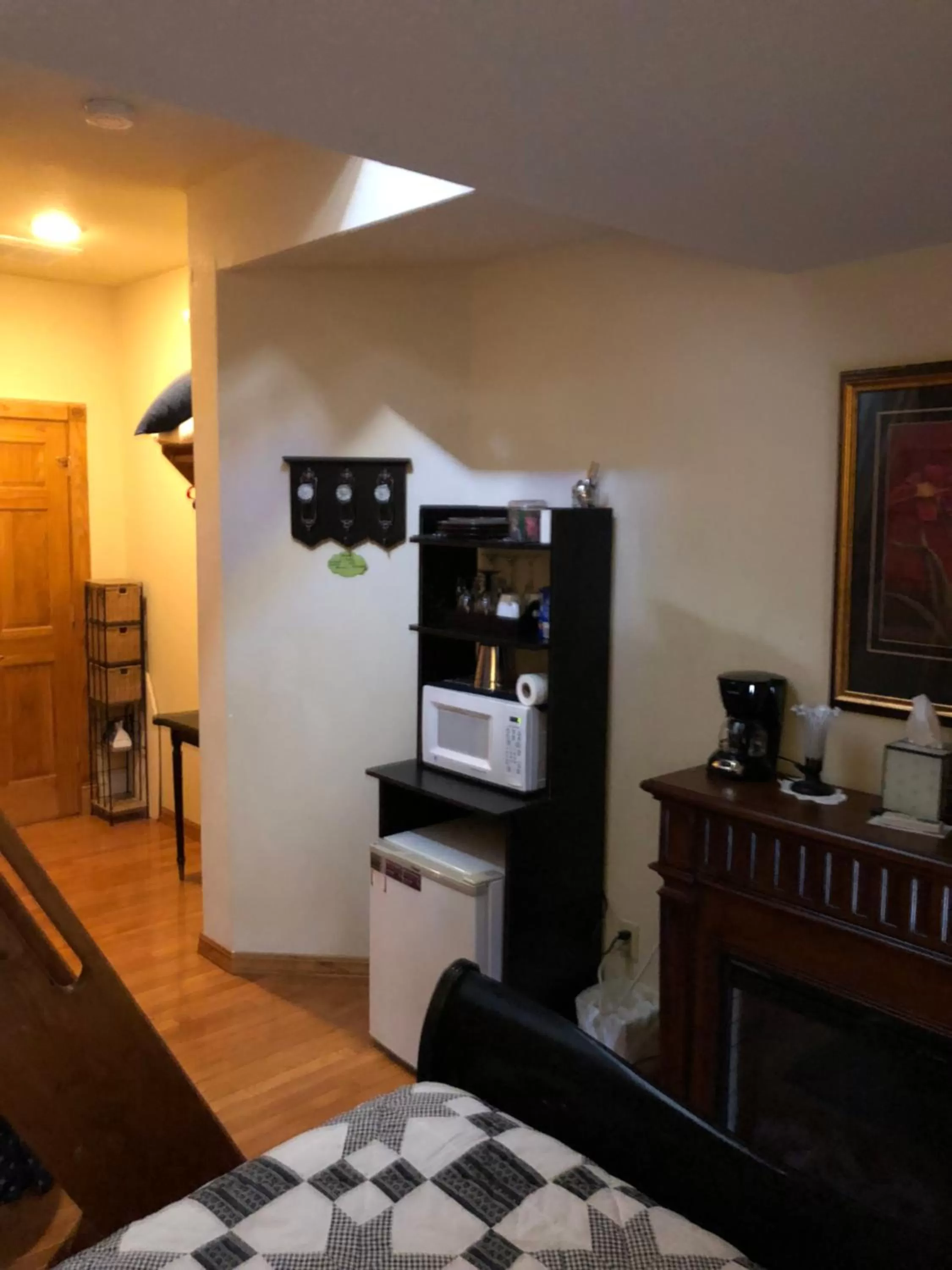 minibar in All Seasons Inn