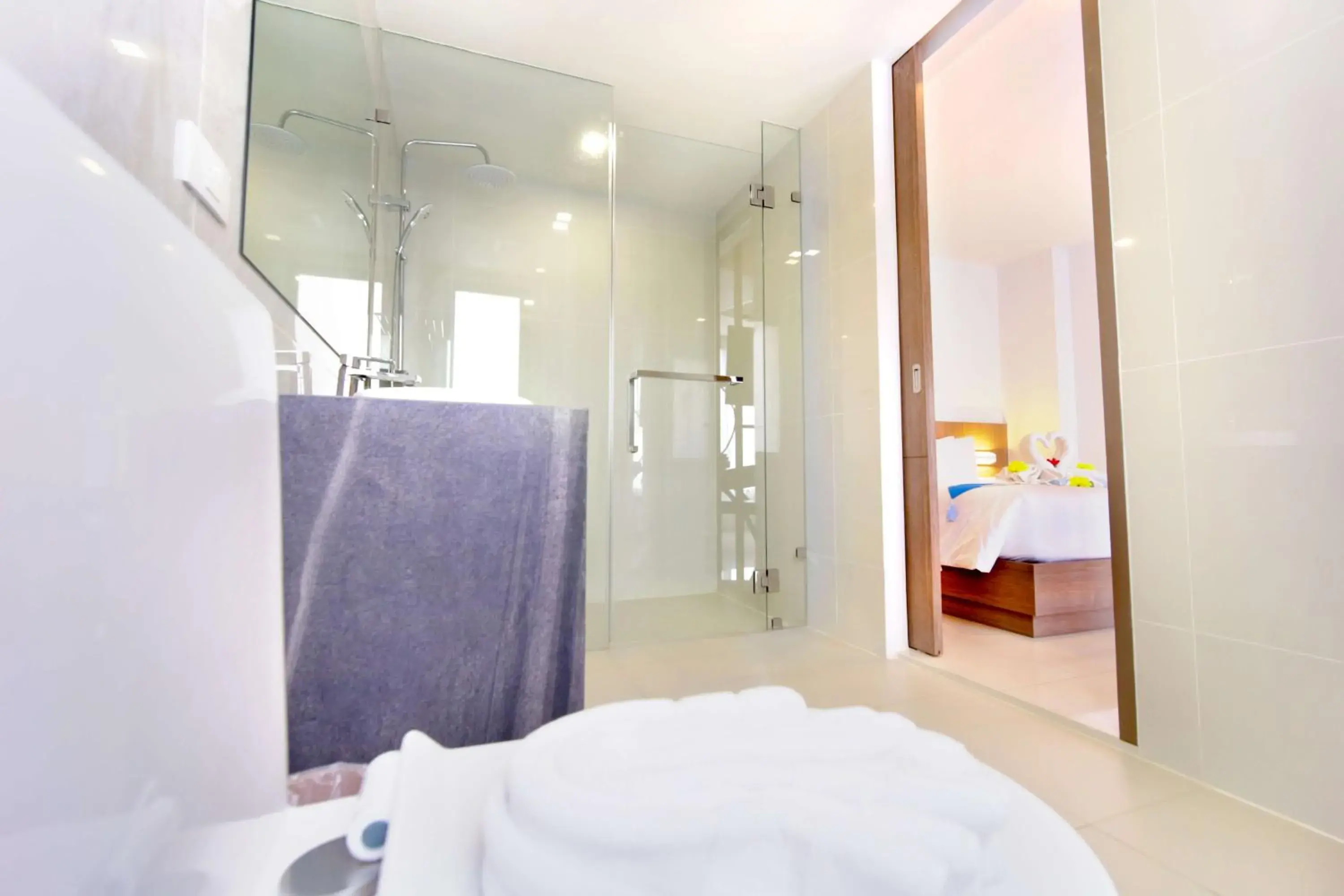 Shower, Bathroom in Phoenix Hotel Karon Beach