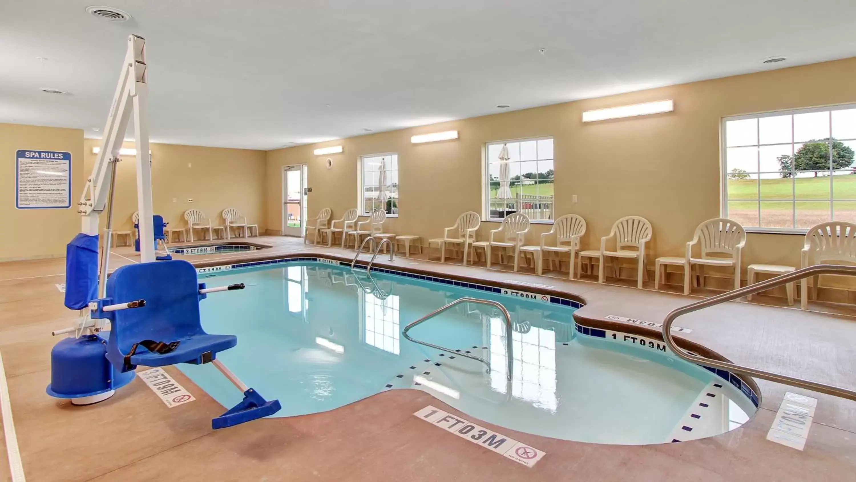 Spa and wellness centre/facilities, Swimming Pool in Cobblestone Hotel & Suites - Waynesboro