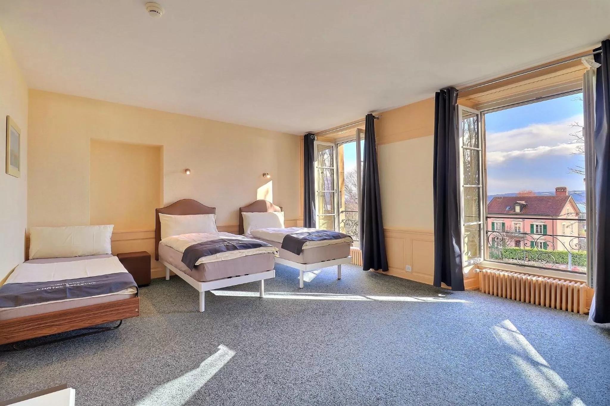 Bedroom, Bed in Hôtel Restaurant Bellevue