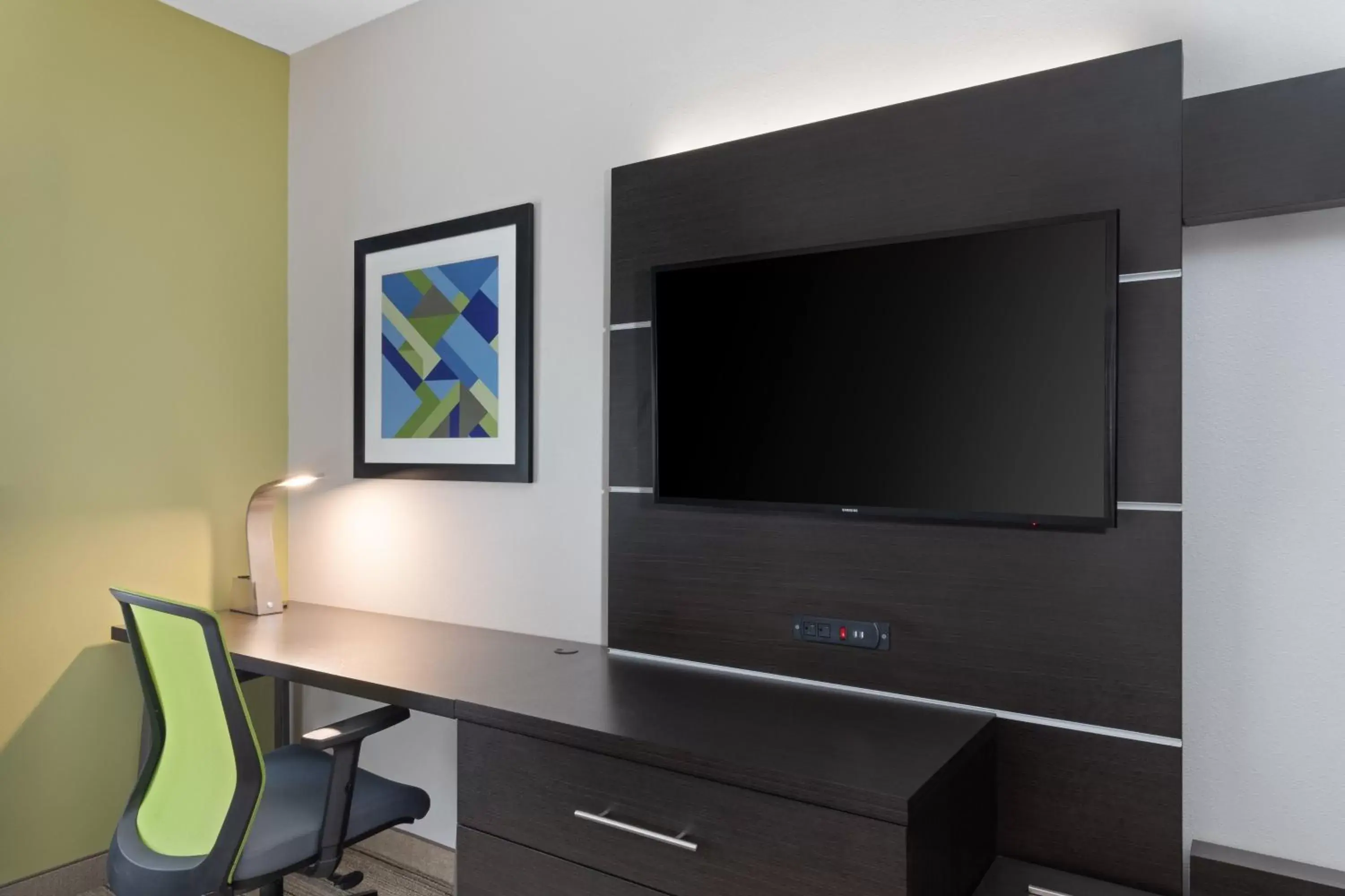 Photo of the whole room, TV/Entertainment Center in Holiday Inn Express Hotel & Suites Lake Placid, an IHG Hotel