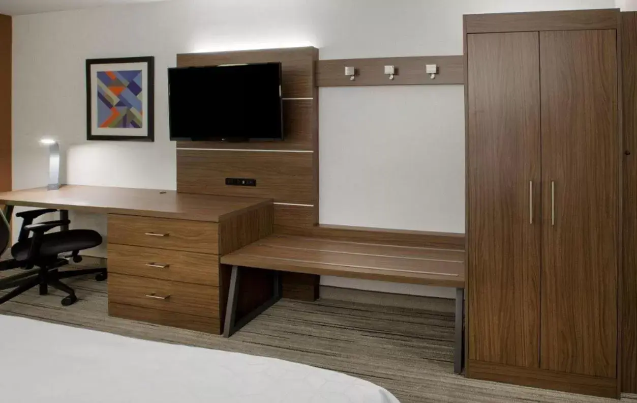 TV/Entertainment Center in Holiday Inn Express Hotel & Suites Woodland Hills, an IHG Hotel