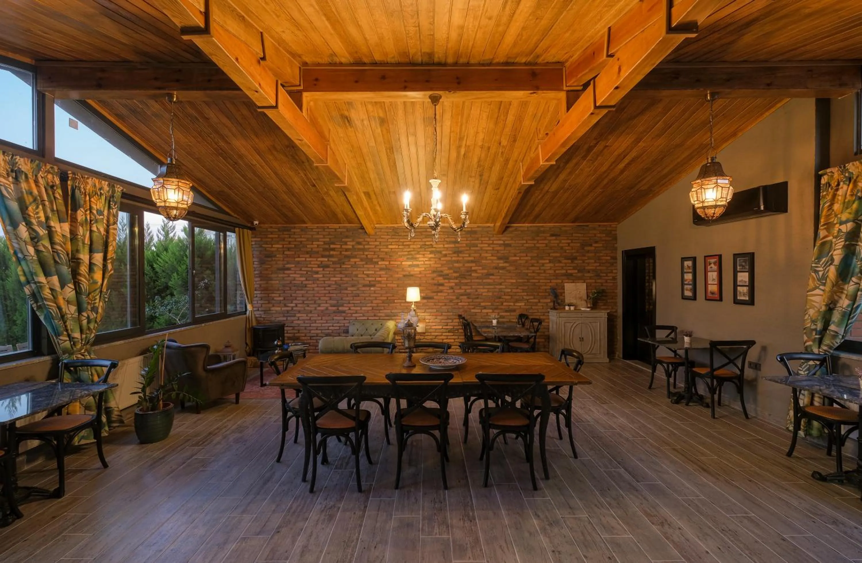 Restaurant/places to eat in Hotel Cura