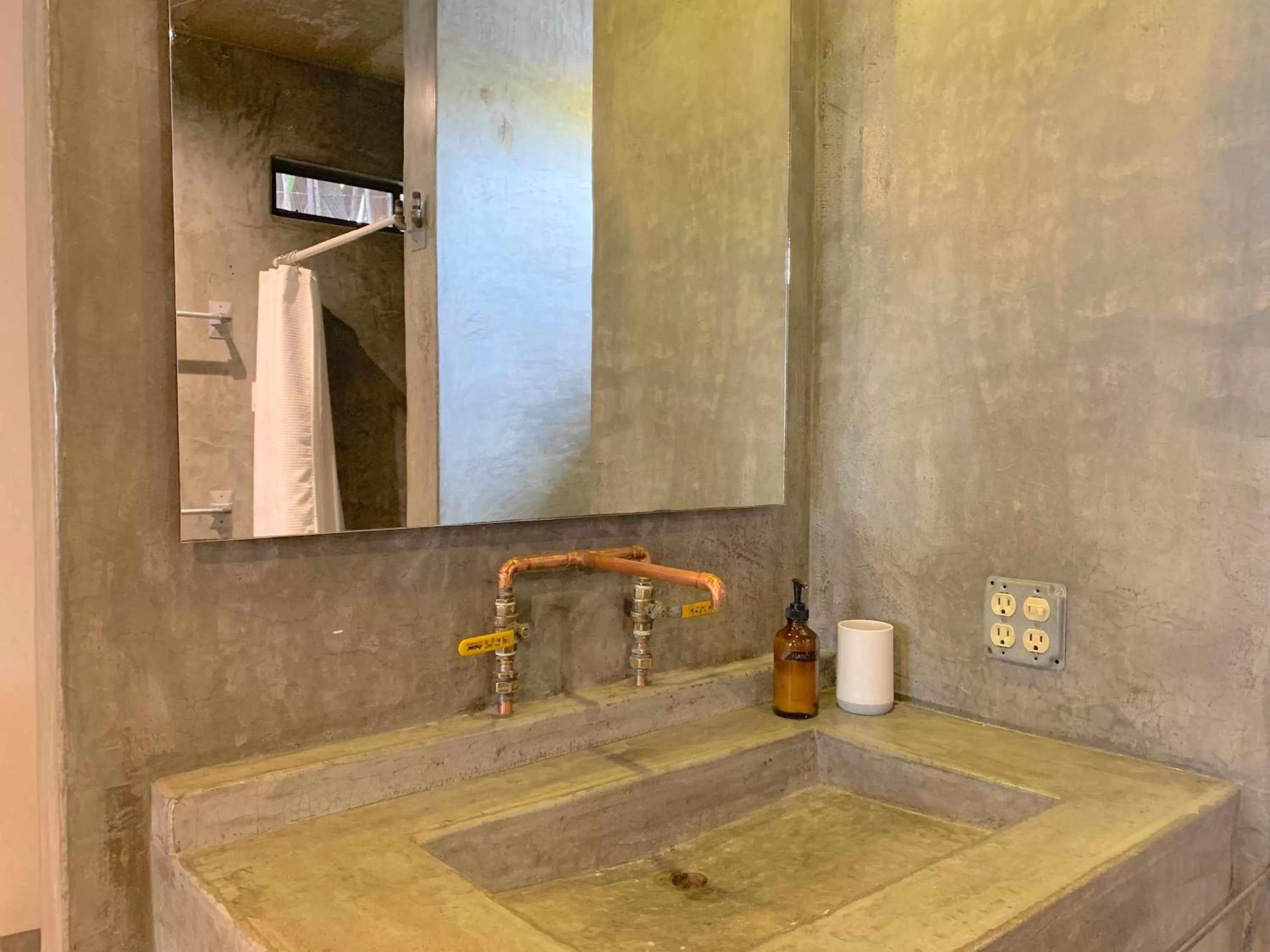 Bathroom in Perro Surfero Hotel