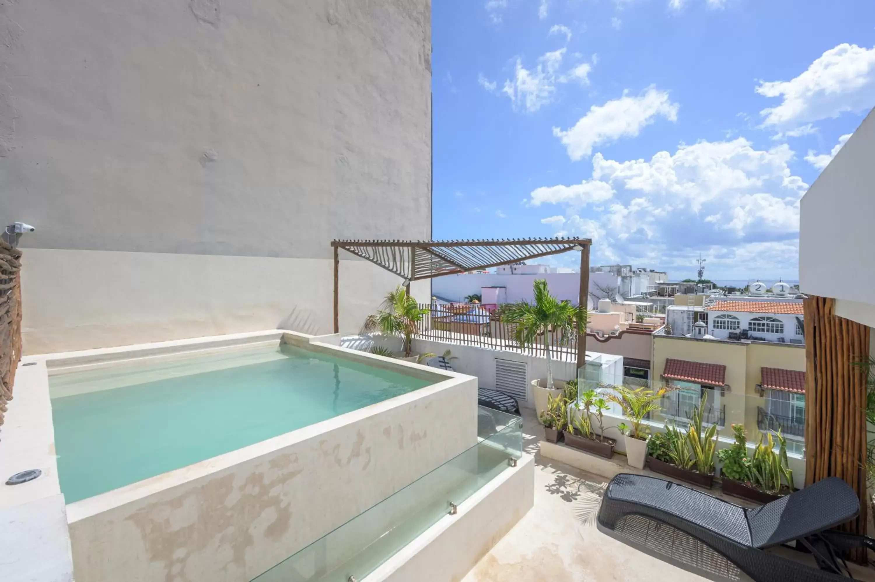 Swimming Pool in Aruma Hotel