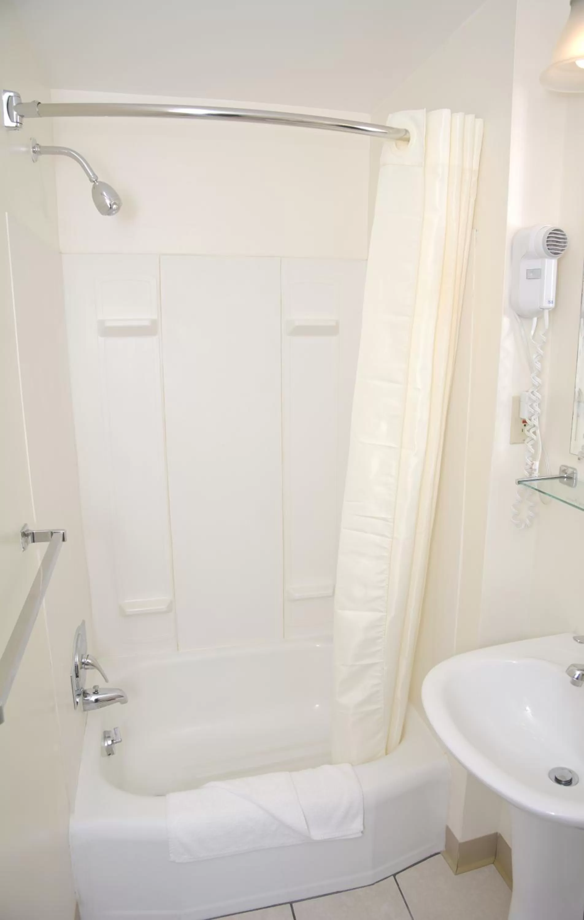 Bathroom in Travelers Inn