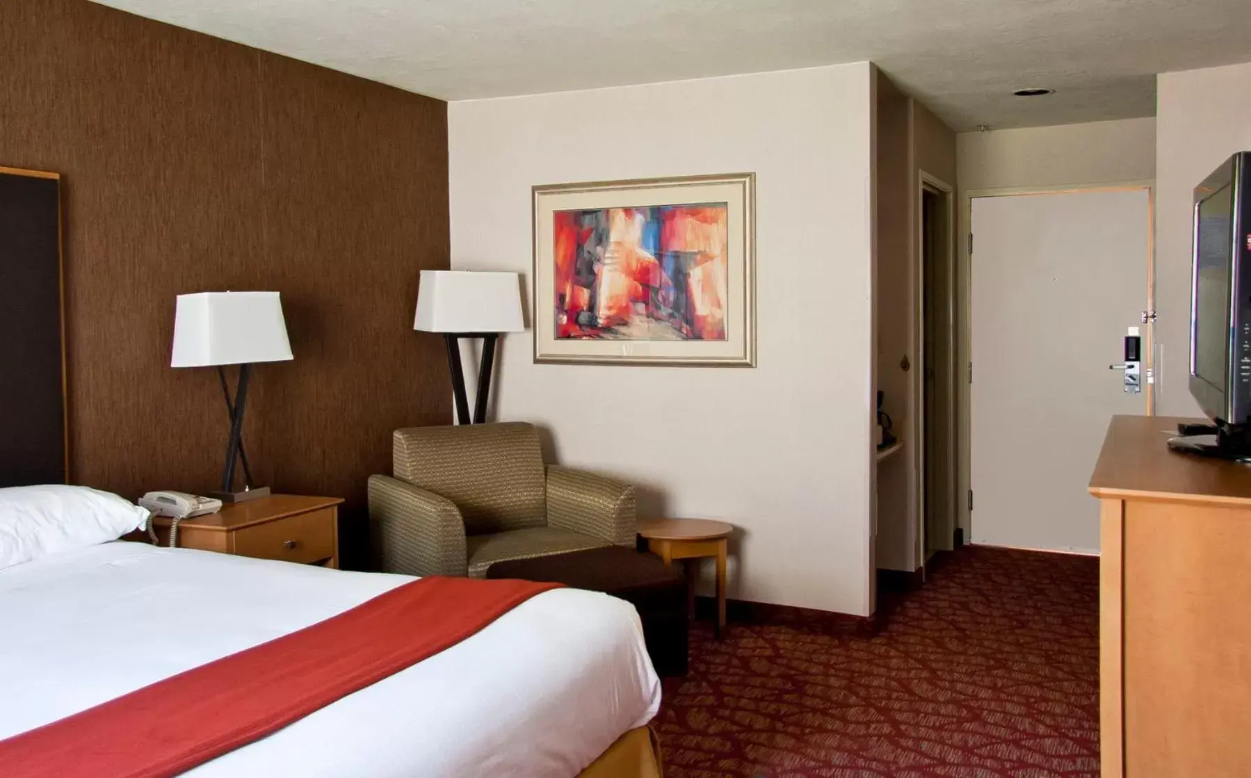 Bed in Holiday Inn Express Grants Pass, an IHG Hotel