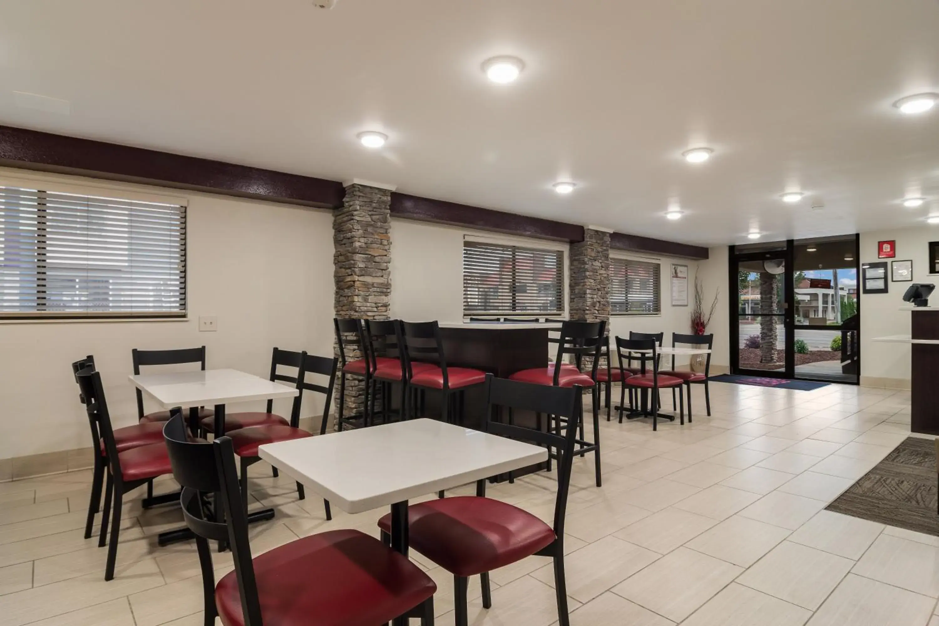 Breakfast, Restaurant/Places to Eat in Red Roof Inn Chattanooga Airport
