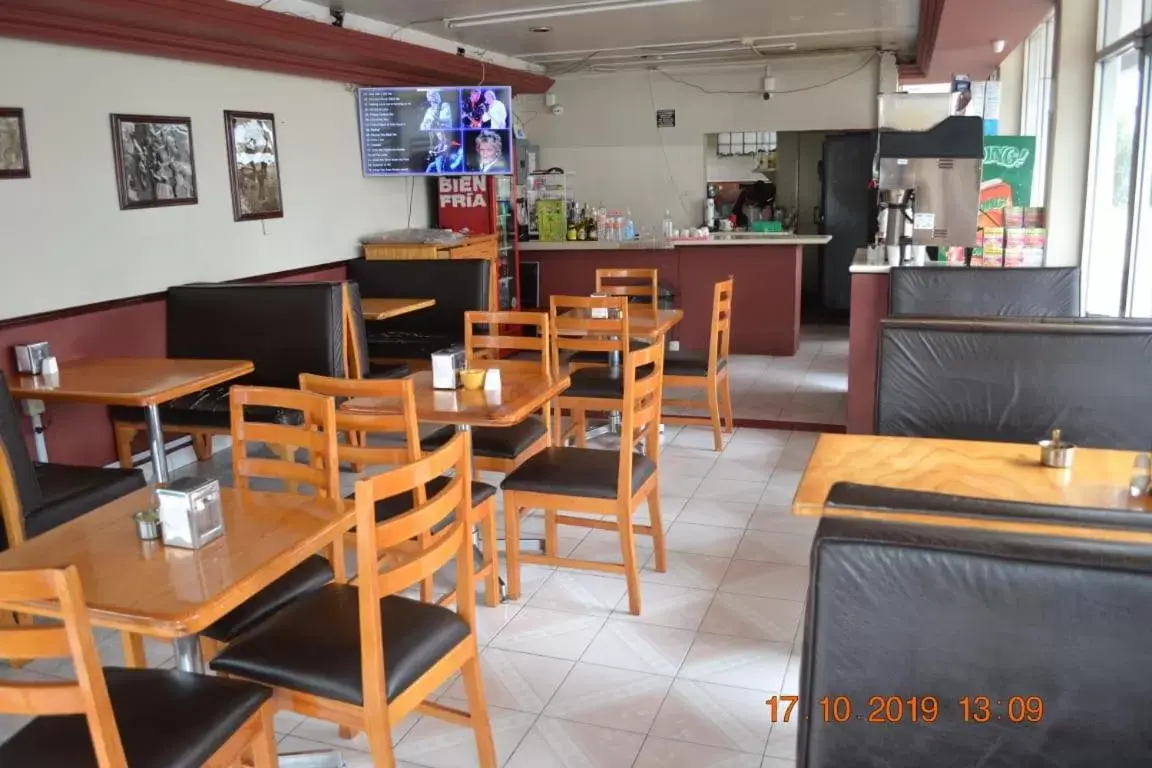 Restaurant/Places to Eat in Hotel Pachuca Inn