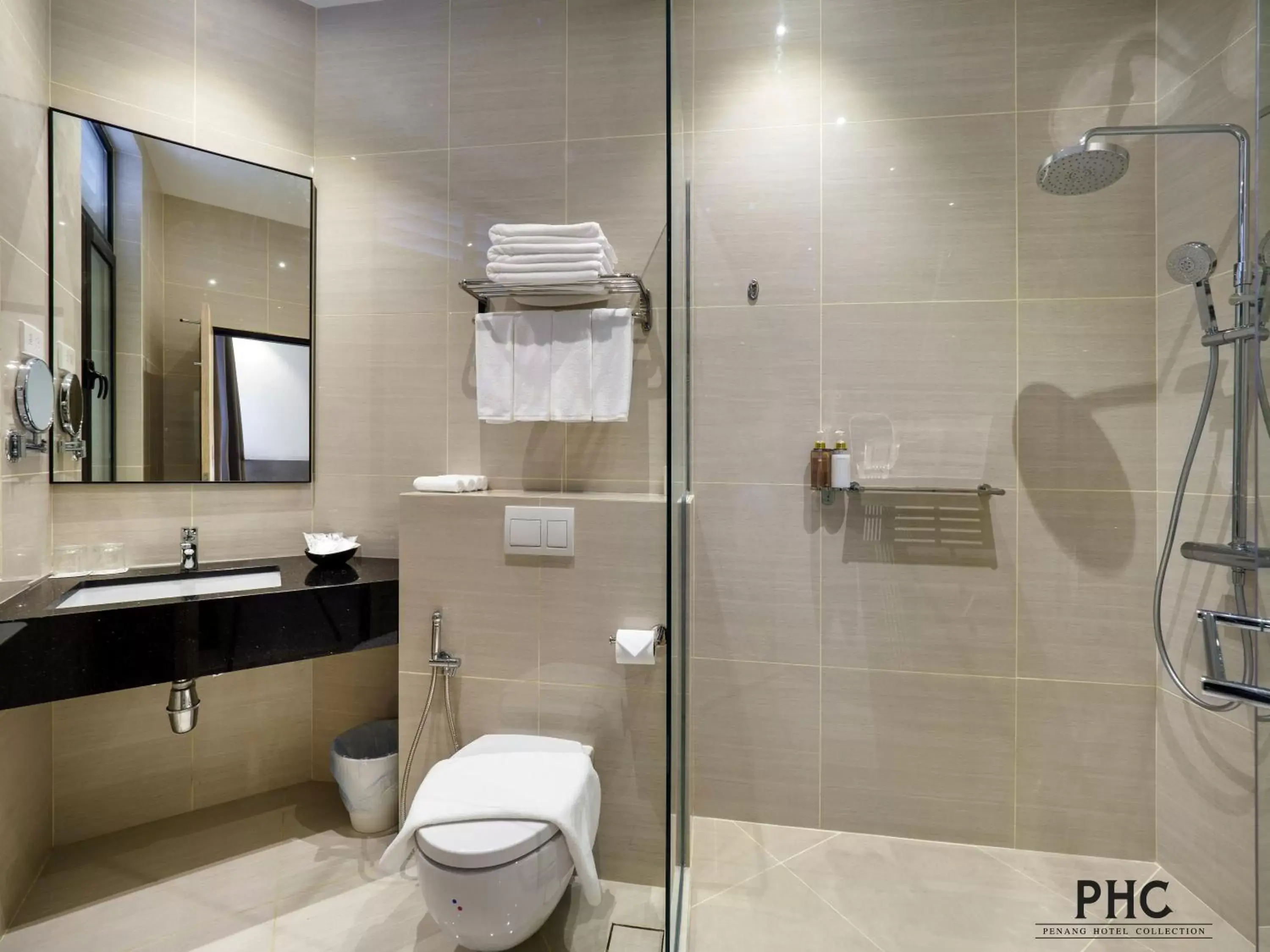 Shower, Bathroom in Magazine Vista Hotel by PHC