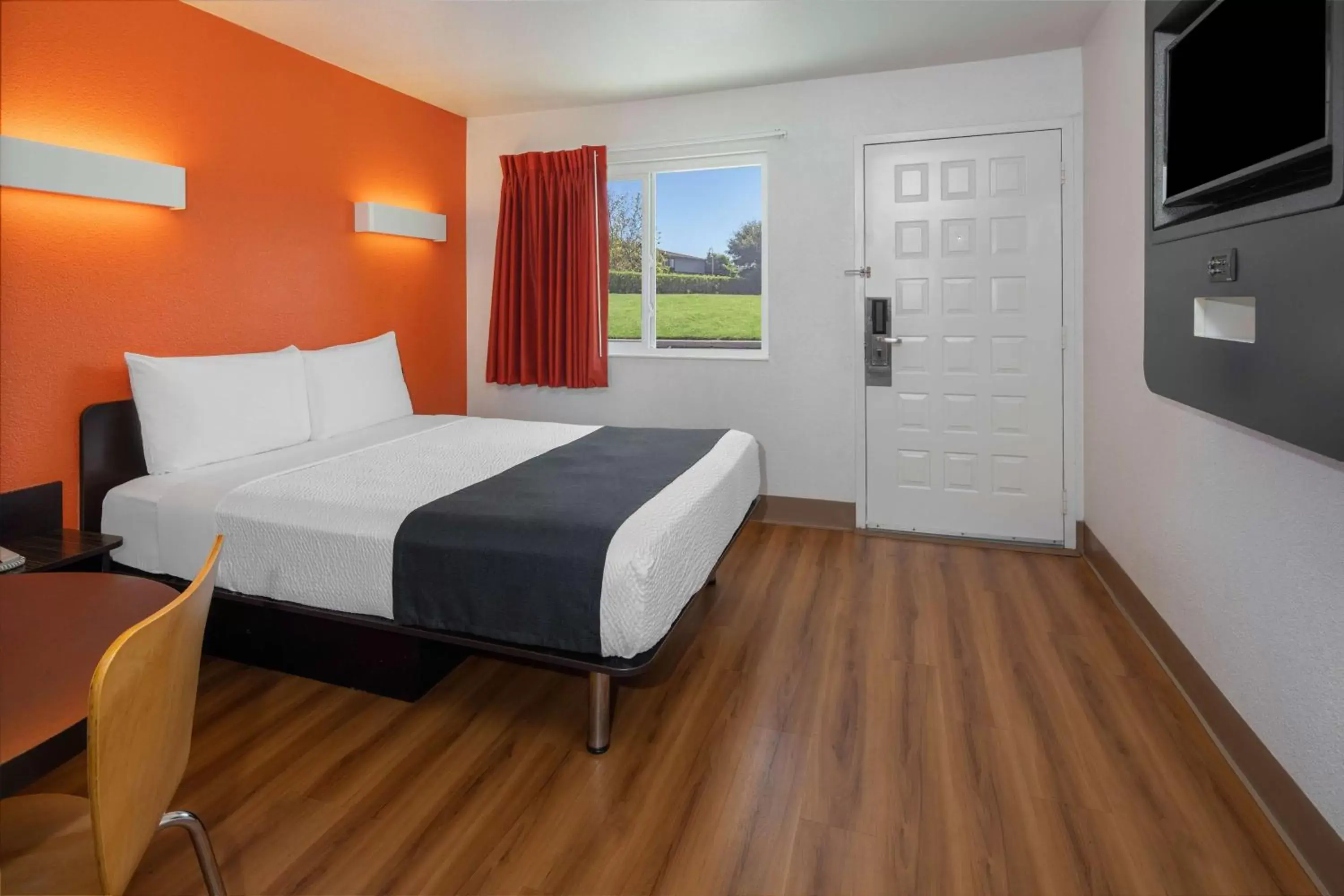 Bedroom, Bed in Motel 6-Carpinteria, CA - Santa Barbara - South