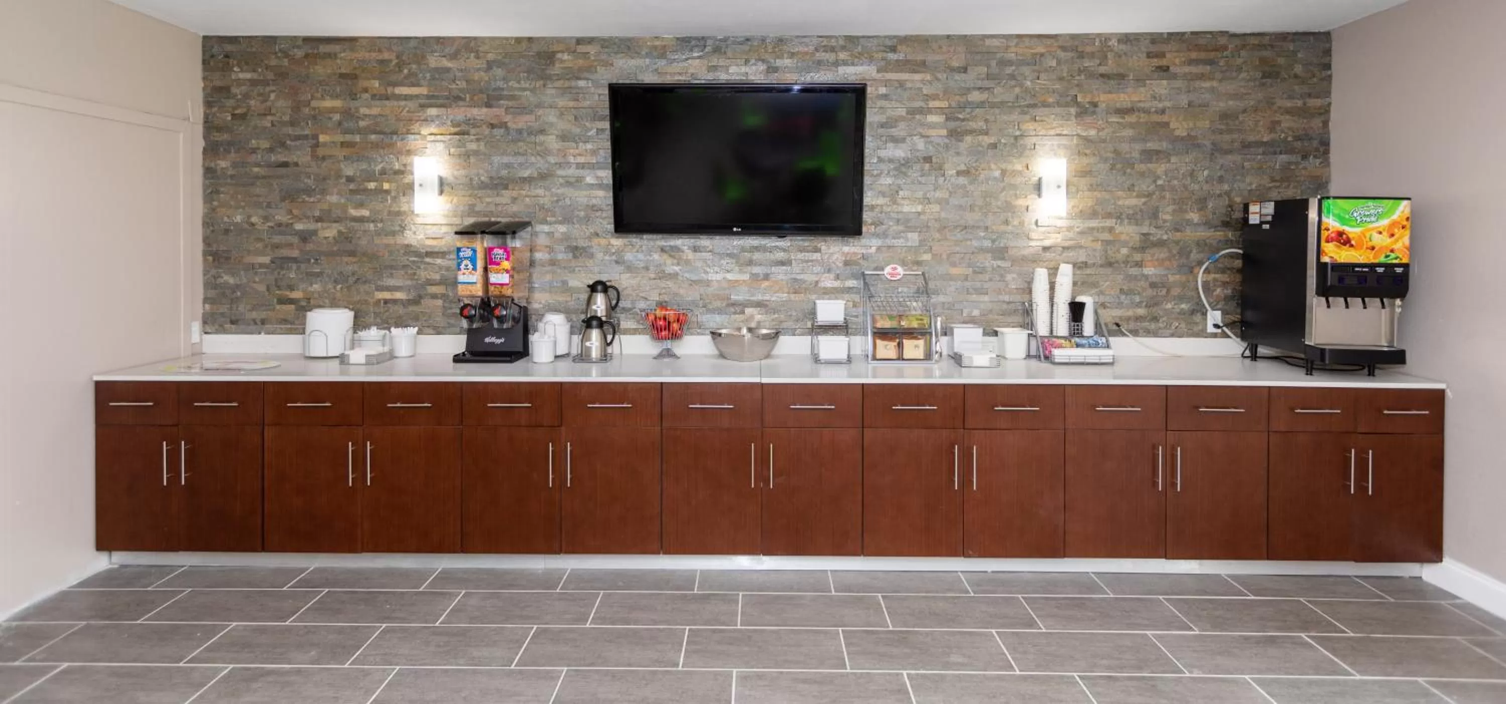 Food and drinks in Super 8 by Wyndham Goldsboro