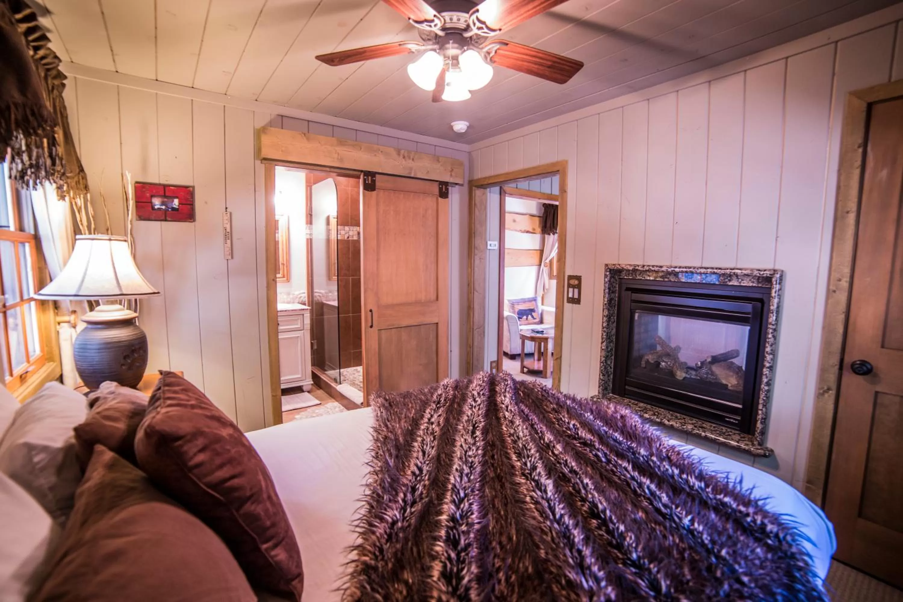 Photo of the whole room, Seating Area in Cottage Inn At Lake Tahoe