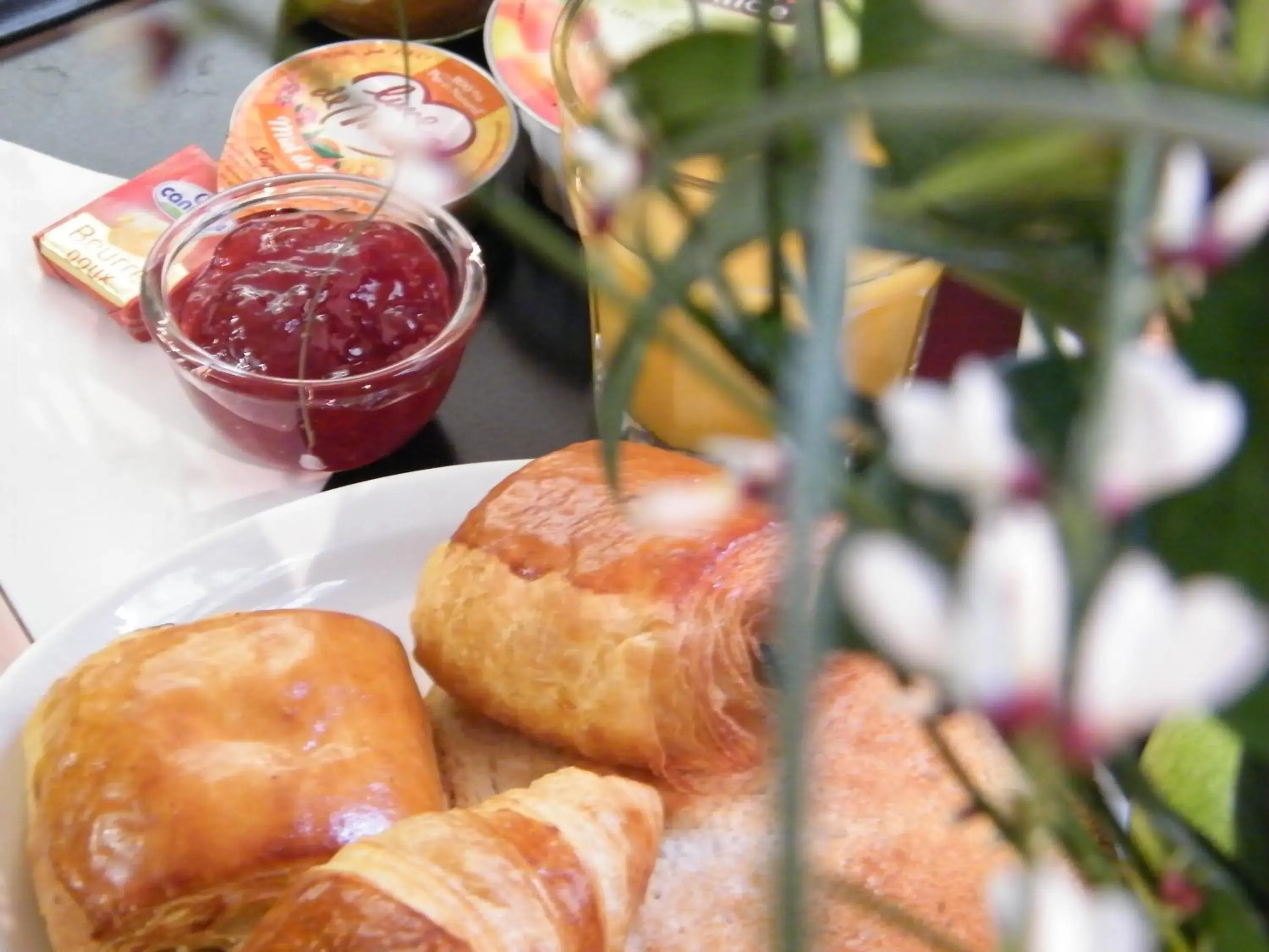 Buffet breakfast, Food in Hotel Victoria Lyon Perrache Confluence