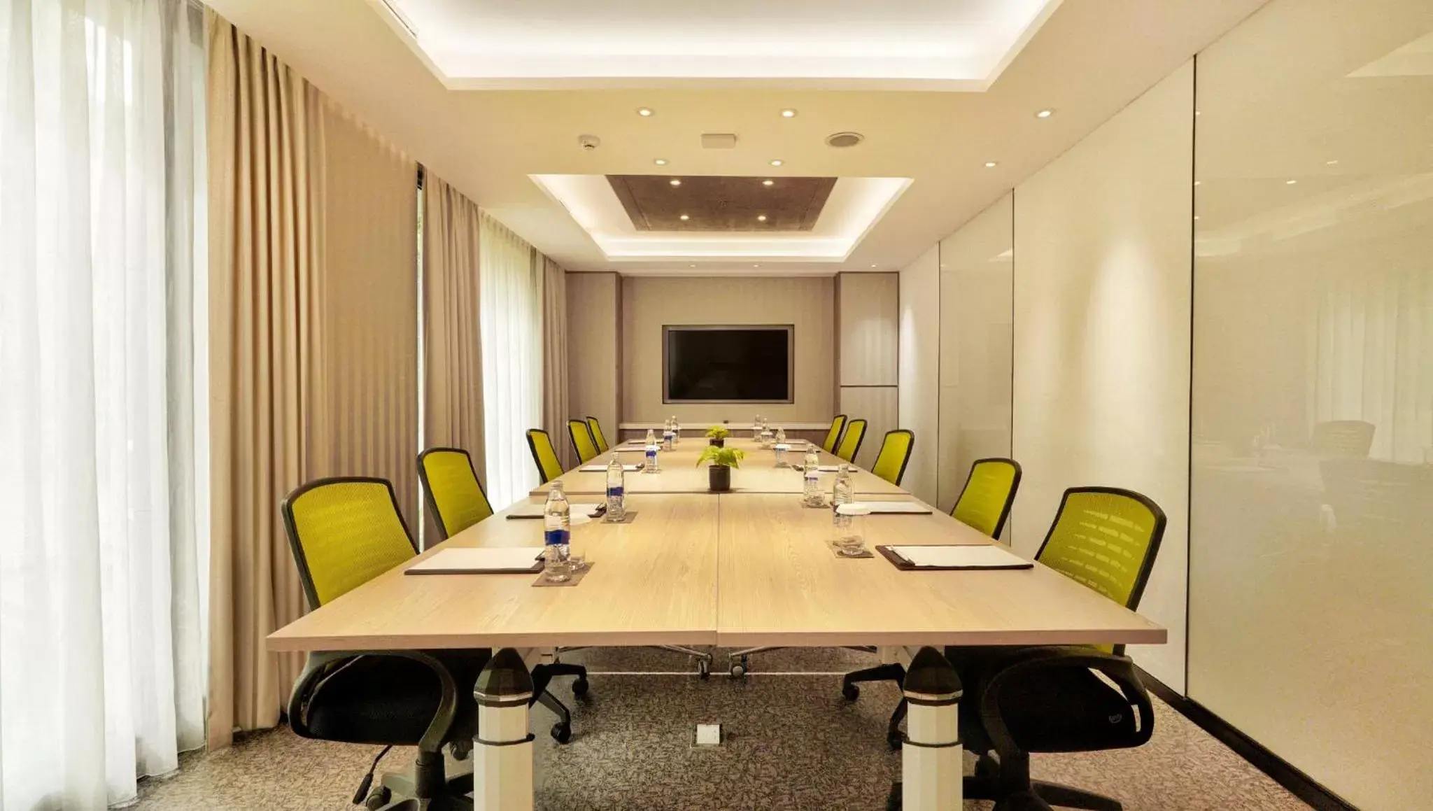 Meeting/conference room in Holiday Inn Bali Sanur, an IHG Hotel