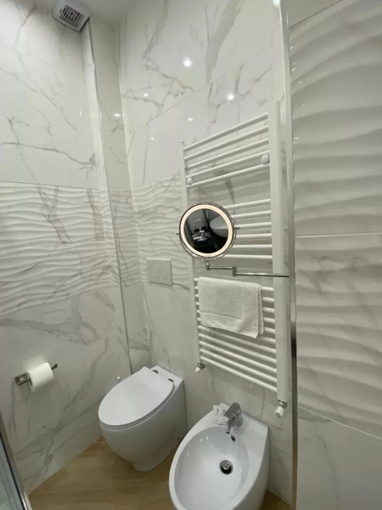 Bathroom in ESPERIA B&B