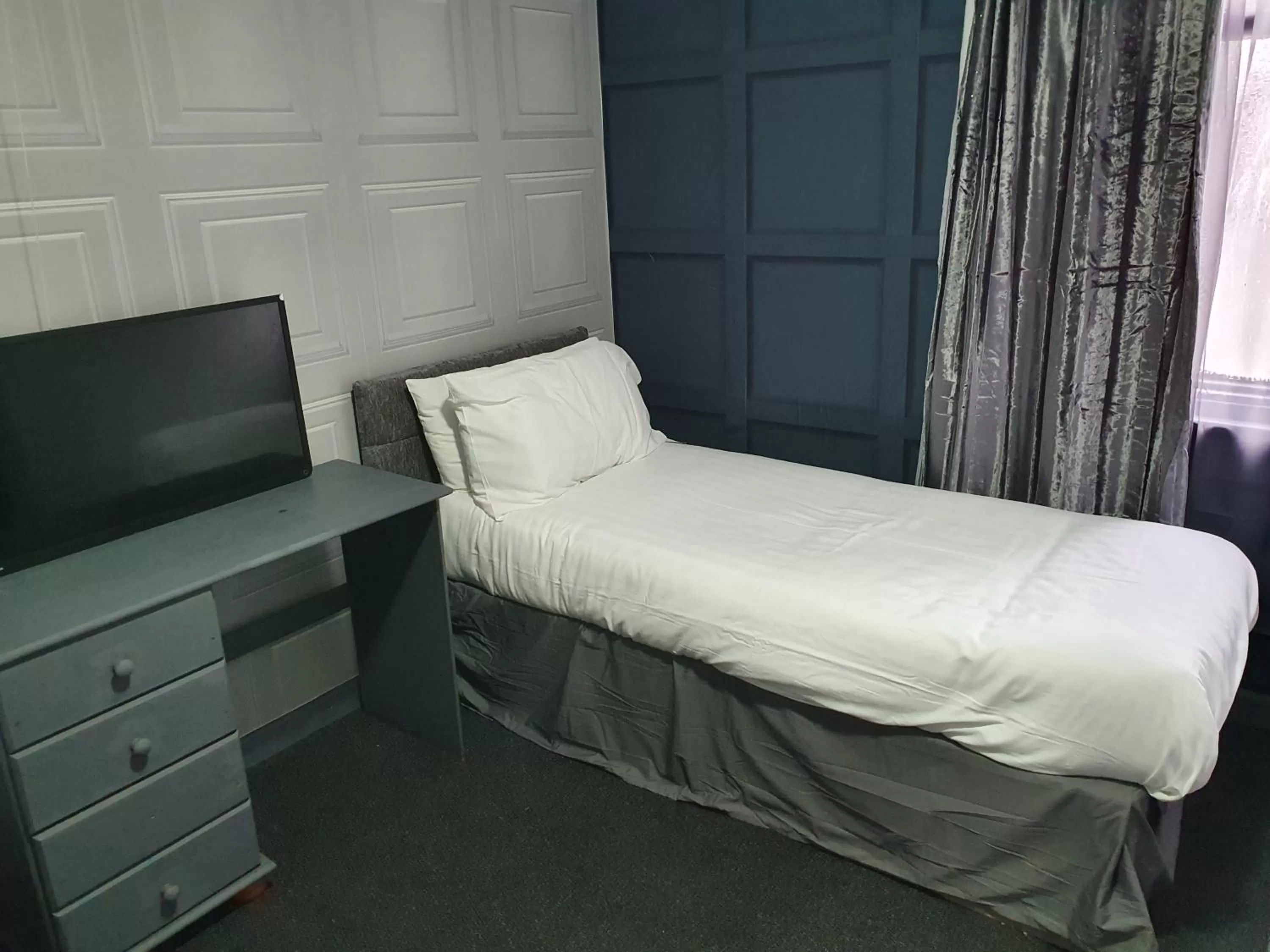 Deluxe Single Room in Balkan Hotel