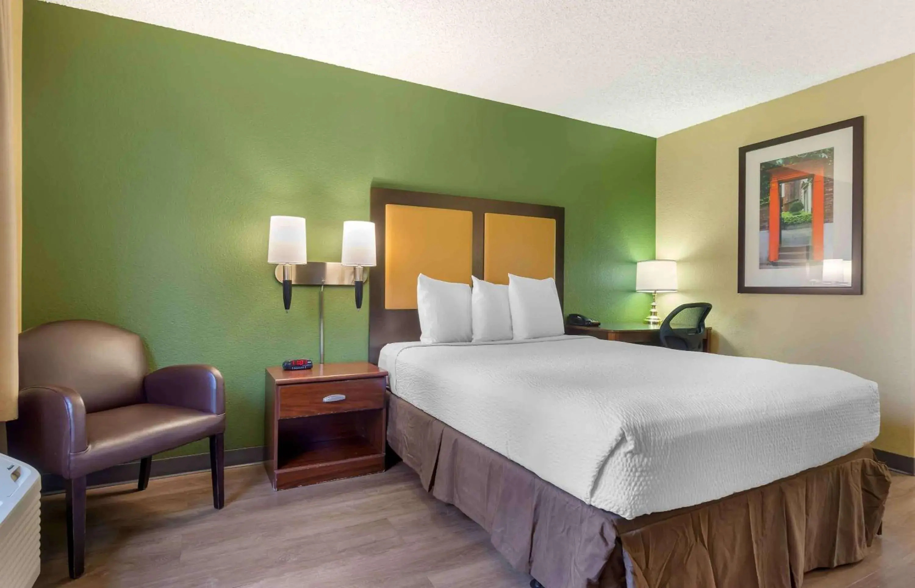 Bedroom, Bed in Extended Stay America Suites - Seattle - Kent