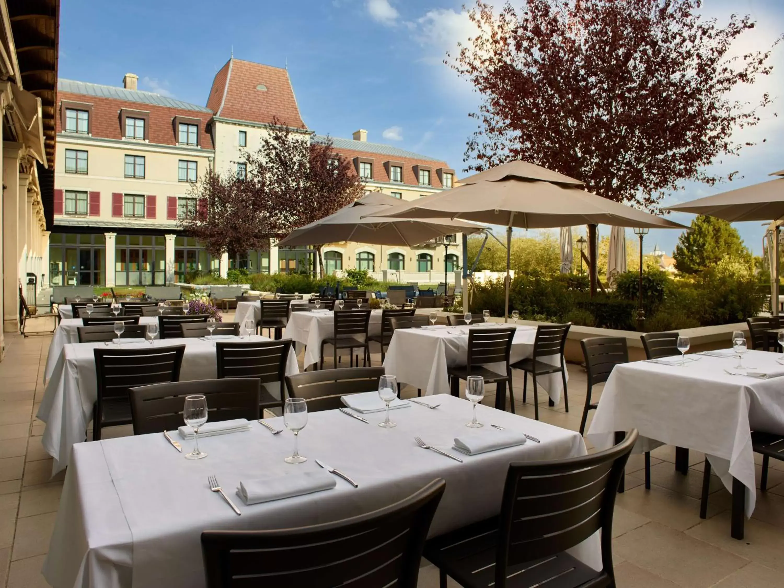 Property building, Restaurant/Places to Eat in Radisson Blu Hotel Paris, Marne-la-Vallée