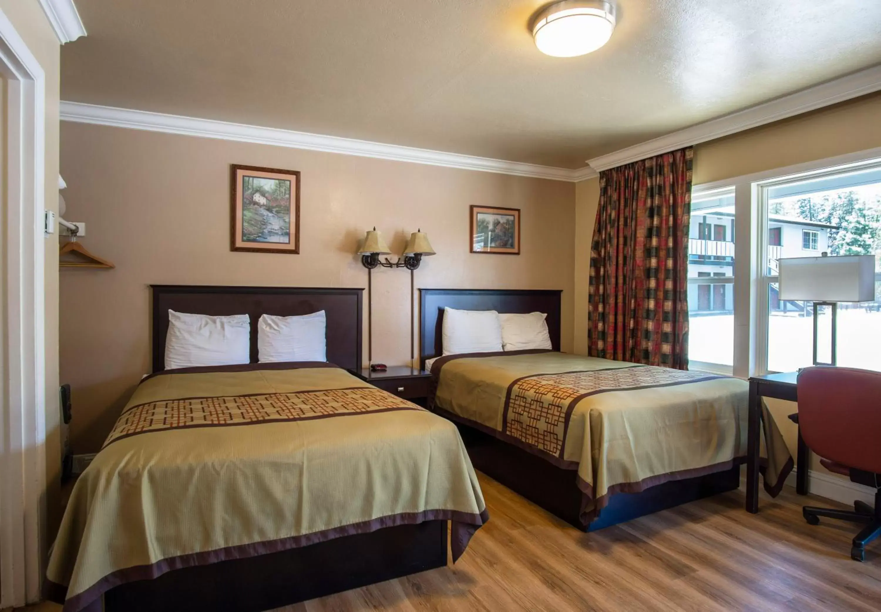 Bedroom, Bed in Charm Motel & Suites