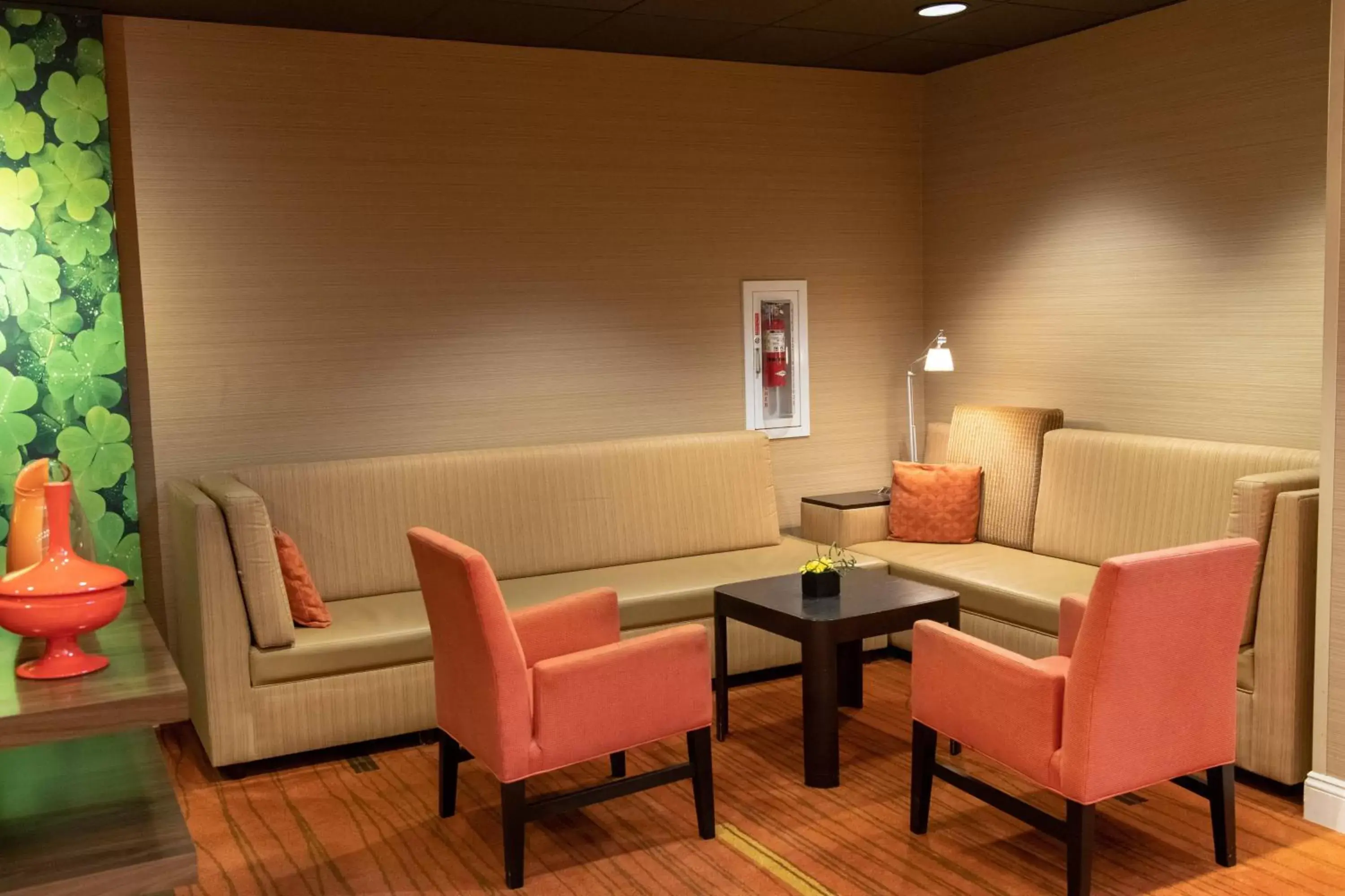 Lobby or reception, Seating Area in Courtyard by Marriott Erie Ambassador Conference Center