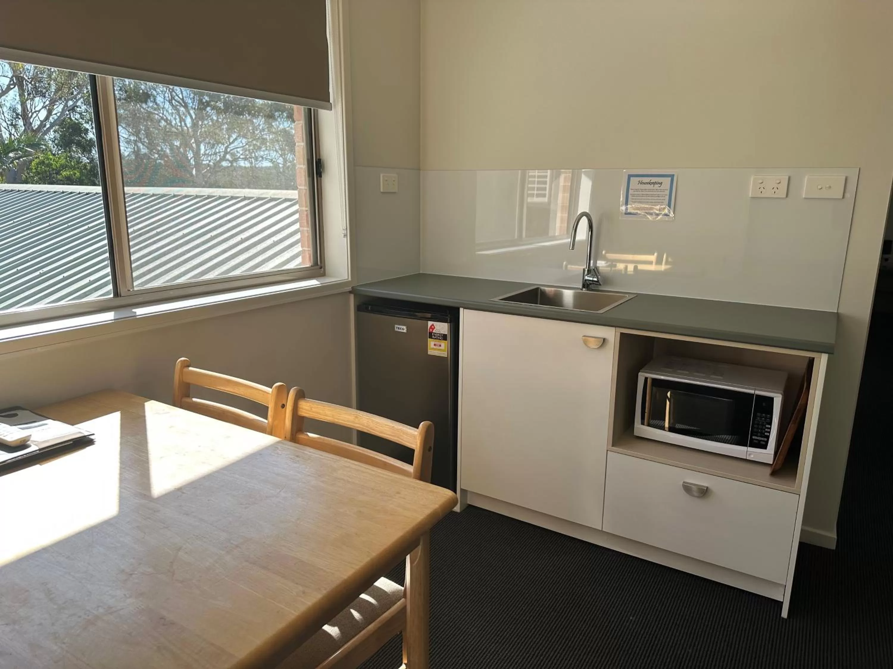 Kitchen or kitchenette in Golf View Motel
