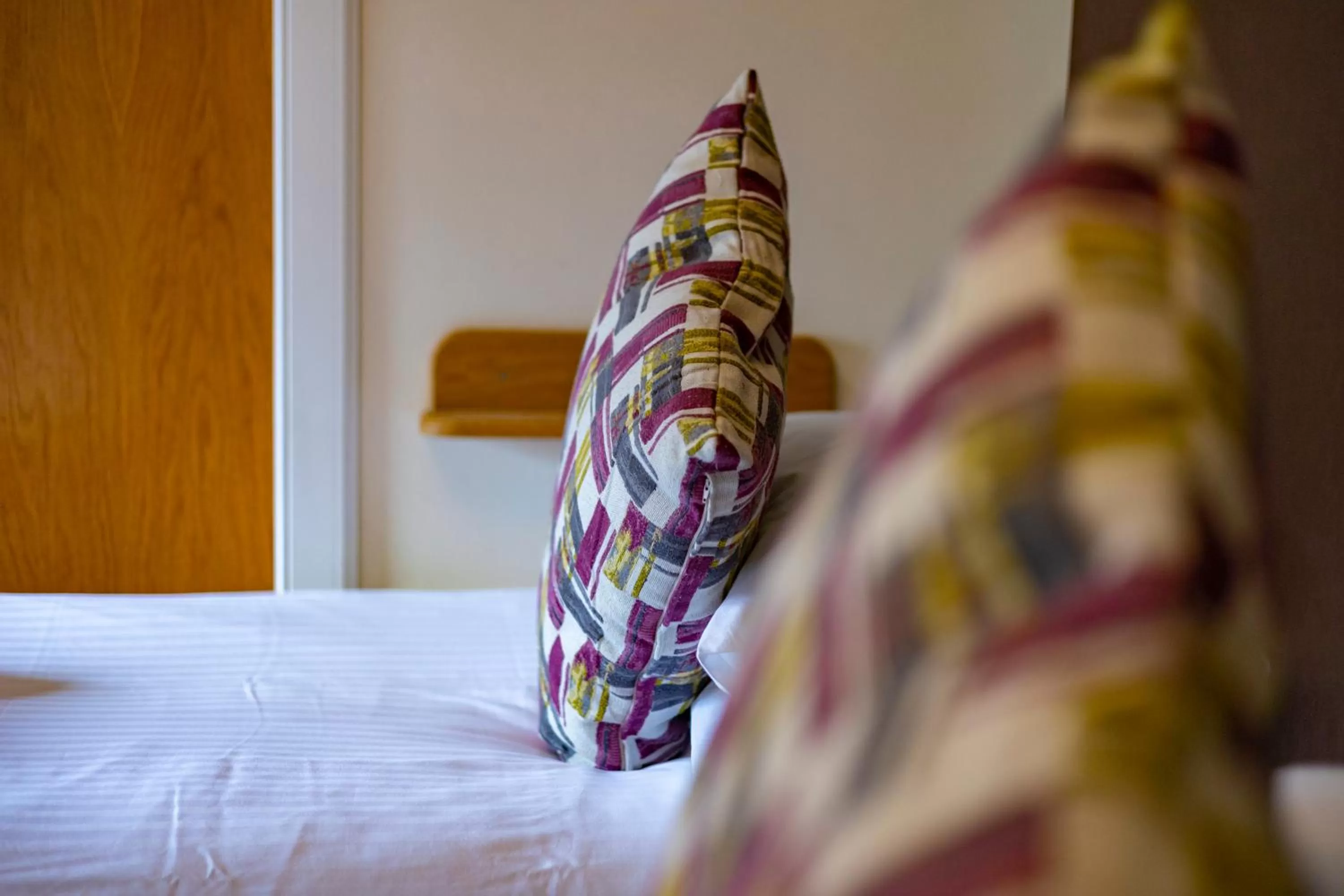 Bedroom, Bed in Crown Hotel